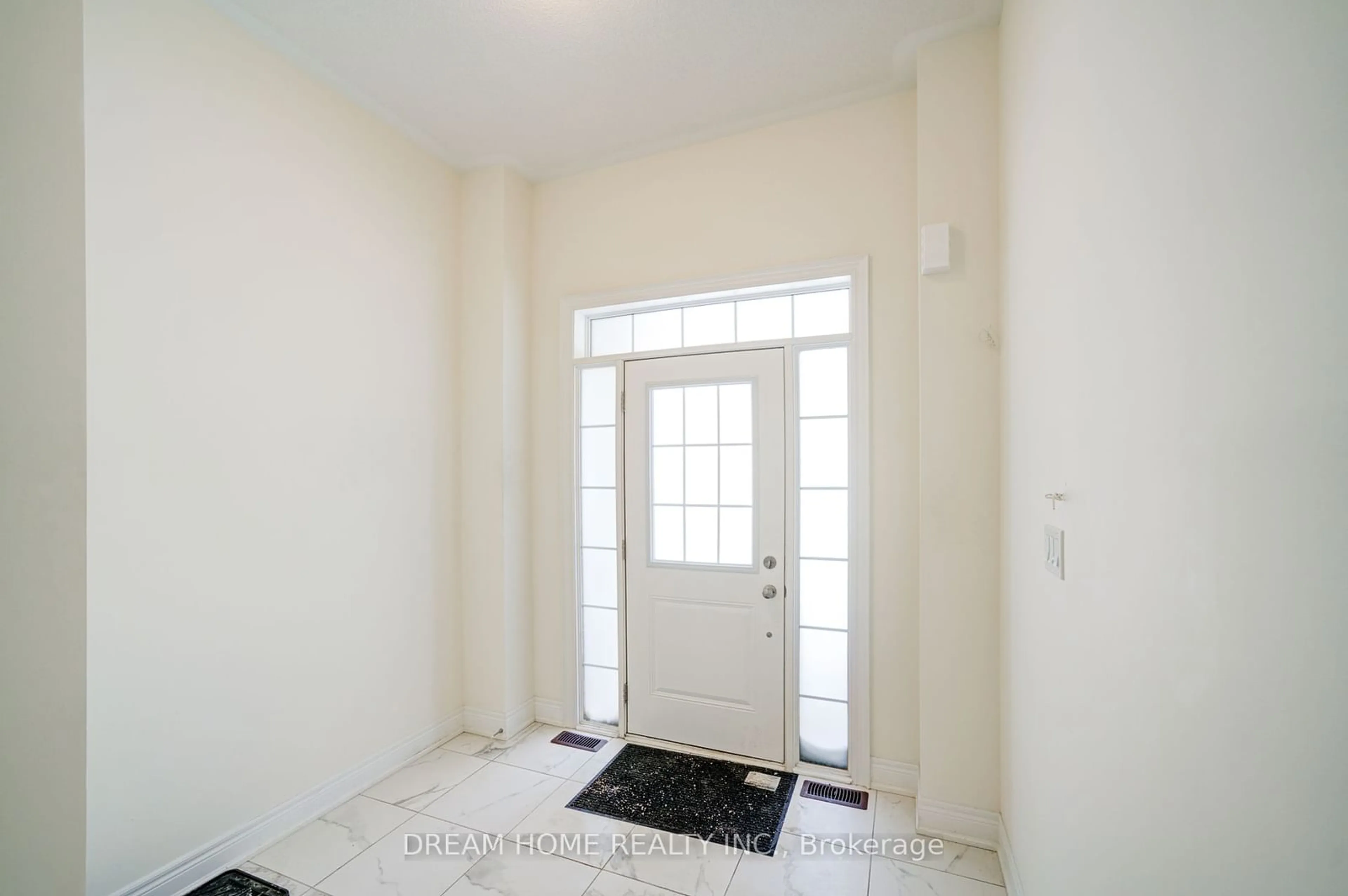 Indoor entryway for 22 Thomas Hope Lane, Markham Ontario L3S 0E9