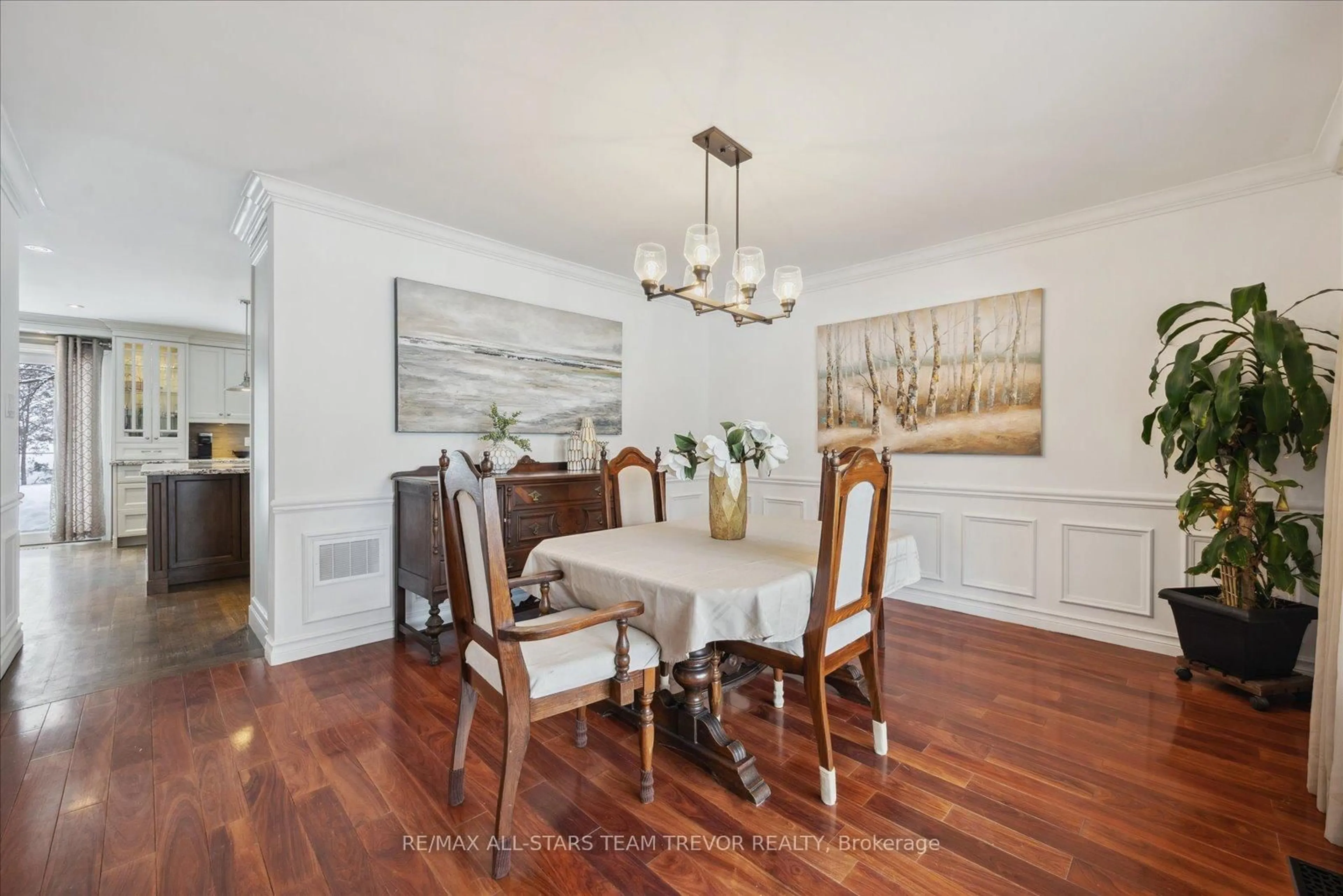 Dining room, wood/laminate floor for 346 Bennet Dr, King Ontario L7B 1G7