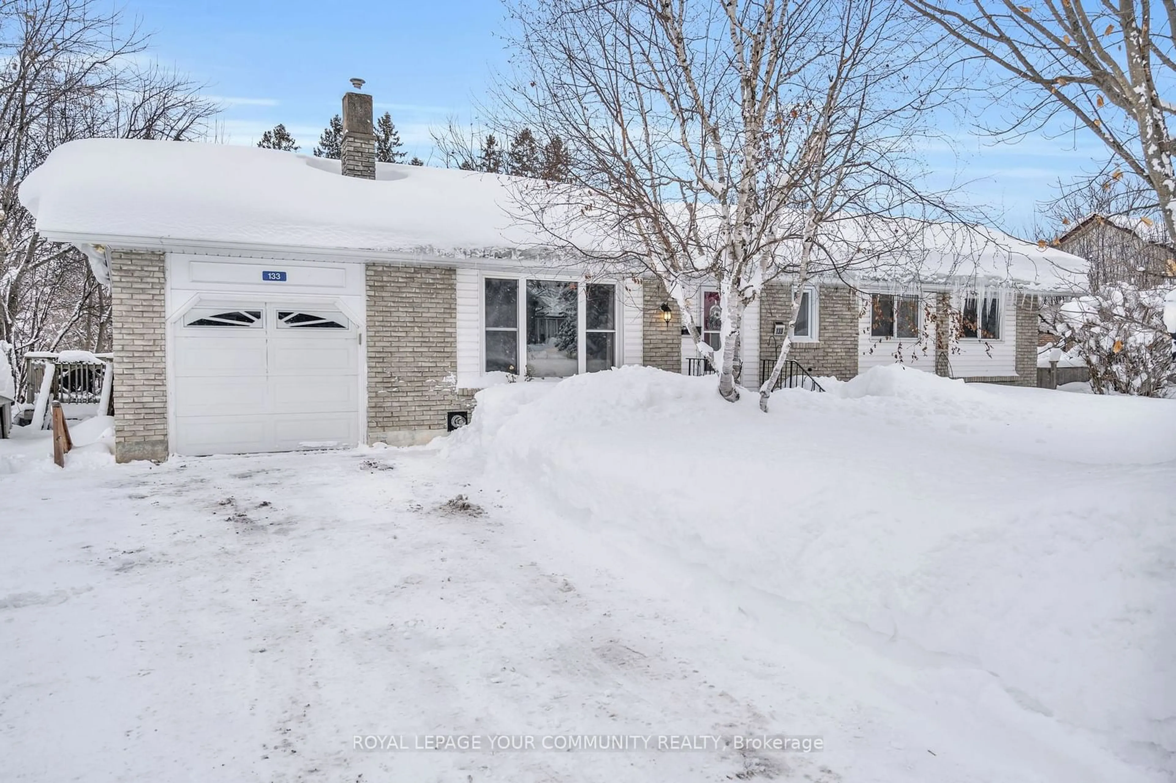 A pic from outside/outdoor area/front of a property/back of a property/a pic from drone, street for 133 Park St, Brock Ontario L0E 1E0