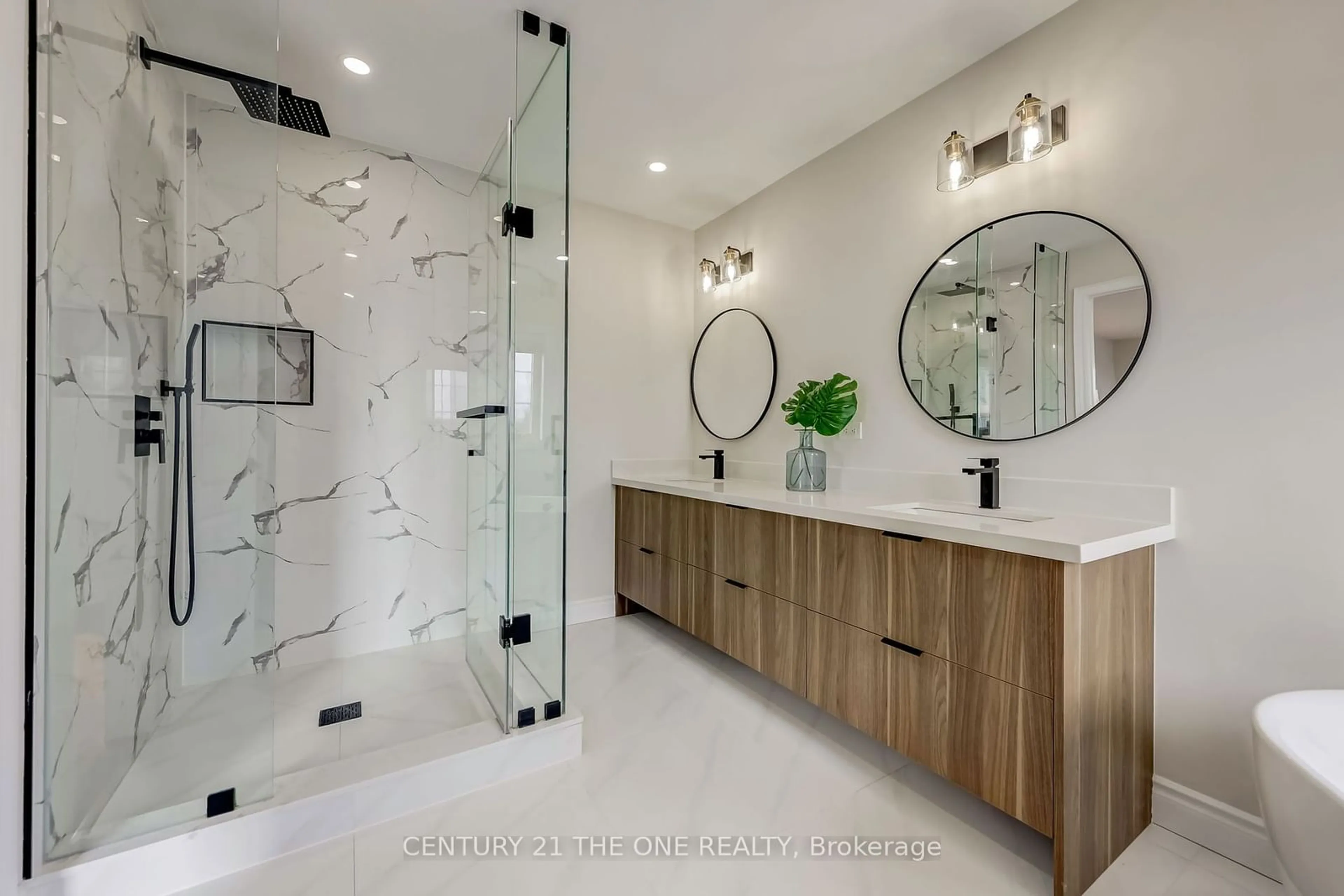 Contemporary bathroom, ceramic/tile floor for 71 Mancini Cres, Richmond Hill Ontario L4E 0N4