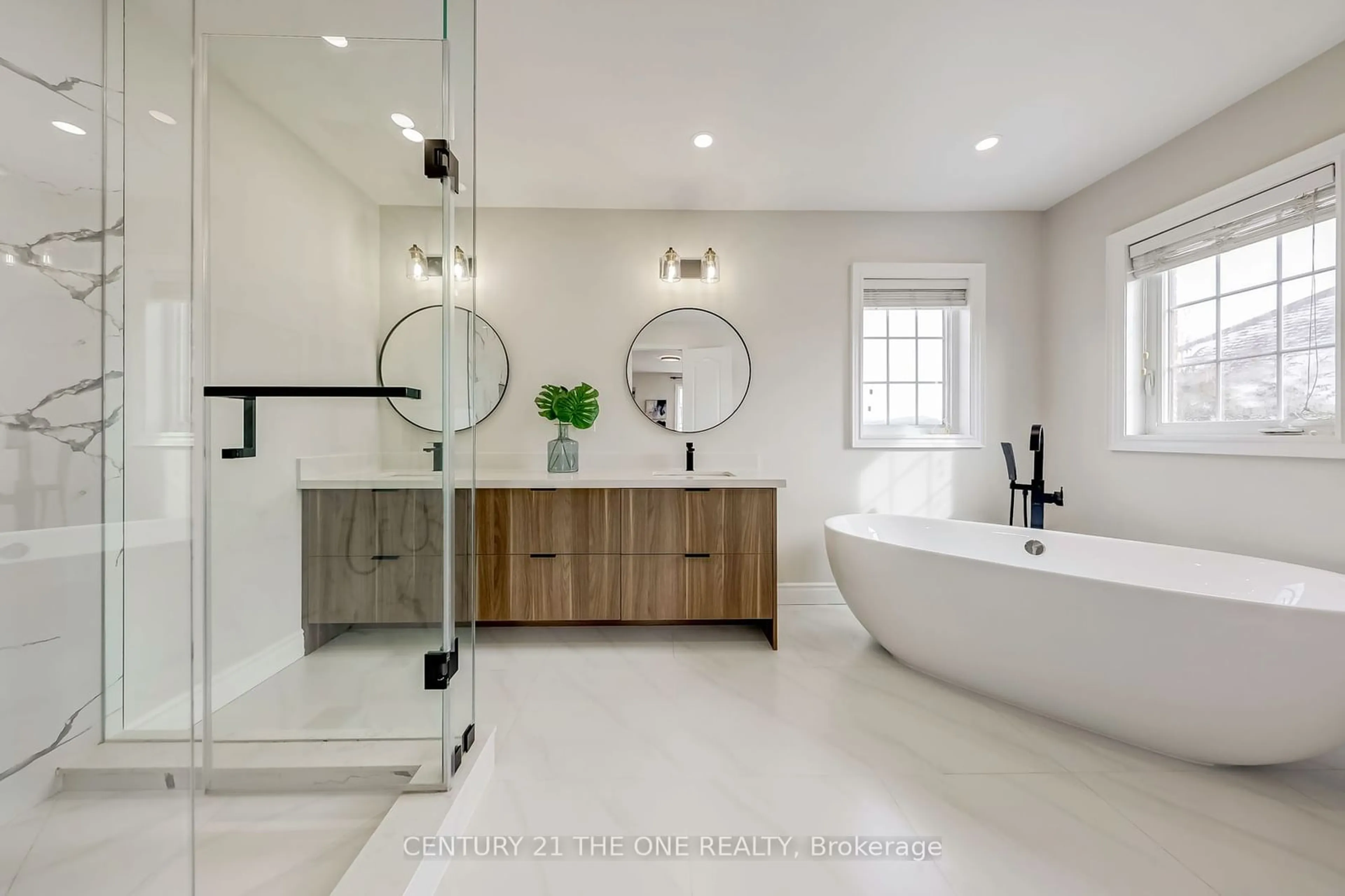 Contemporary bathroom, ceramic/tile floor for 71 Mancini Cres, Richmond Hill Ontario L4E 0N4