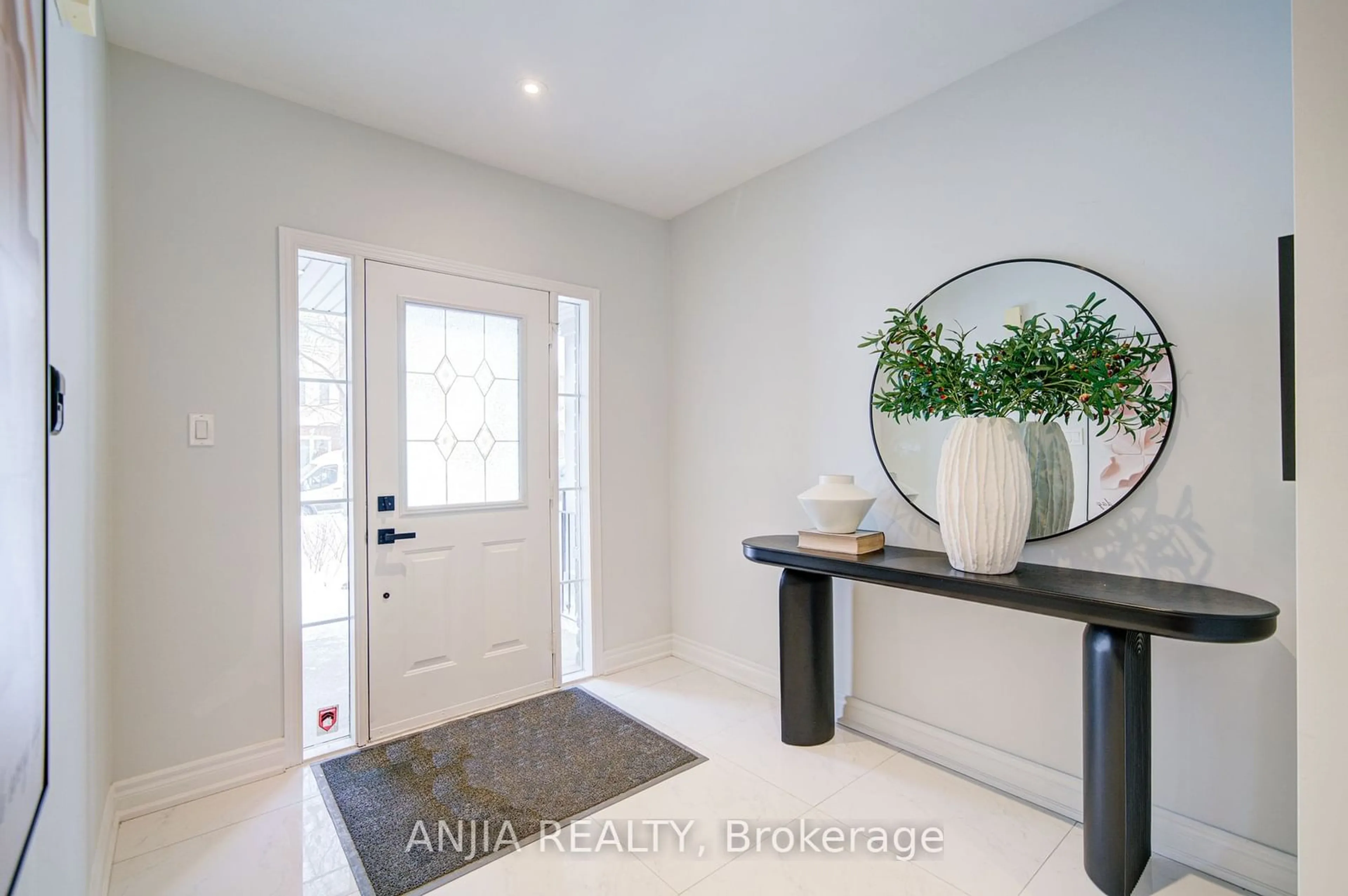 Indoor entryway for 161 Trail Ridge Lane, Markham Ontario L6C 2C6