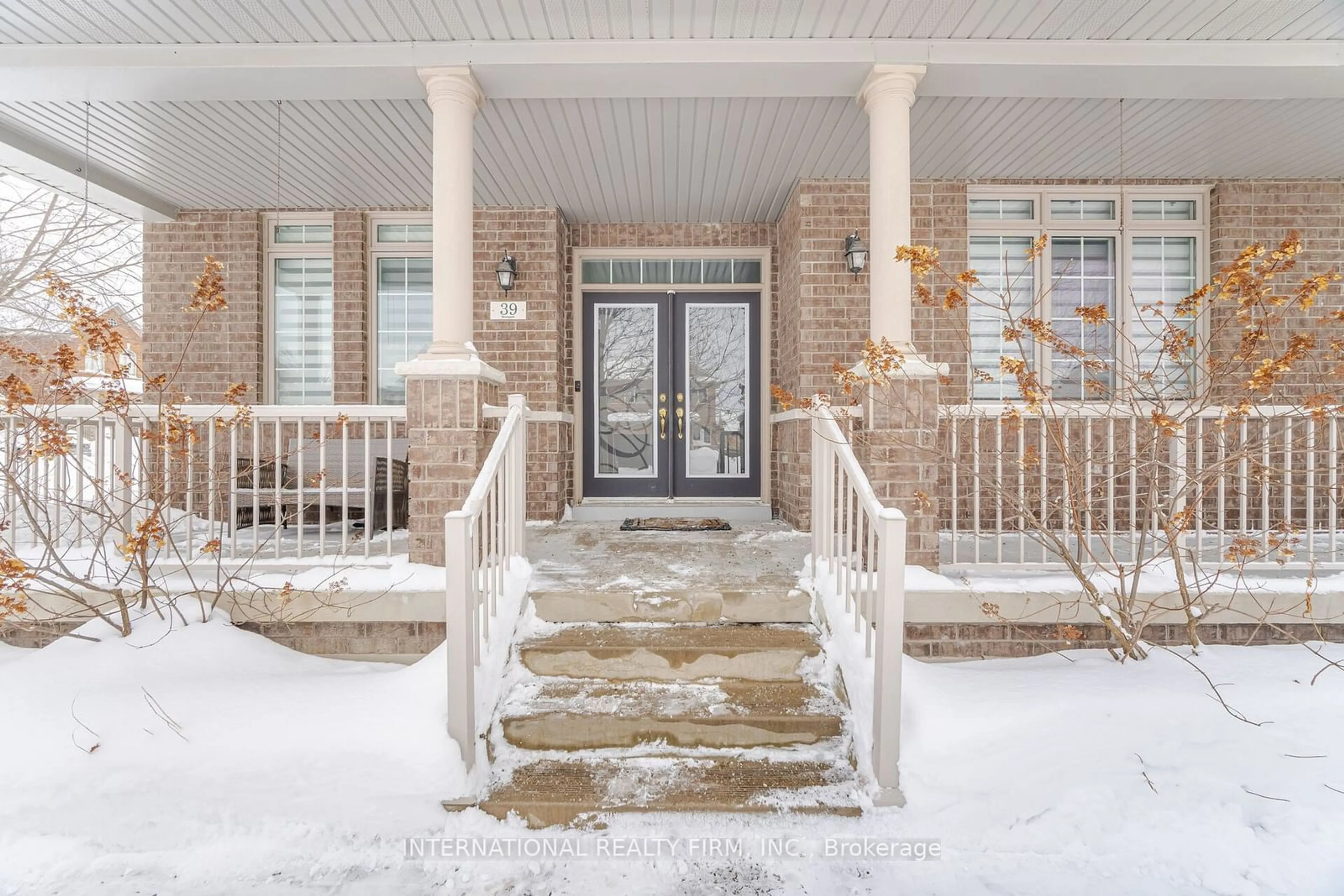 Indoor entryway for 39 Lewis Honey Dr, Aurora Ontario L4G 0J4