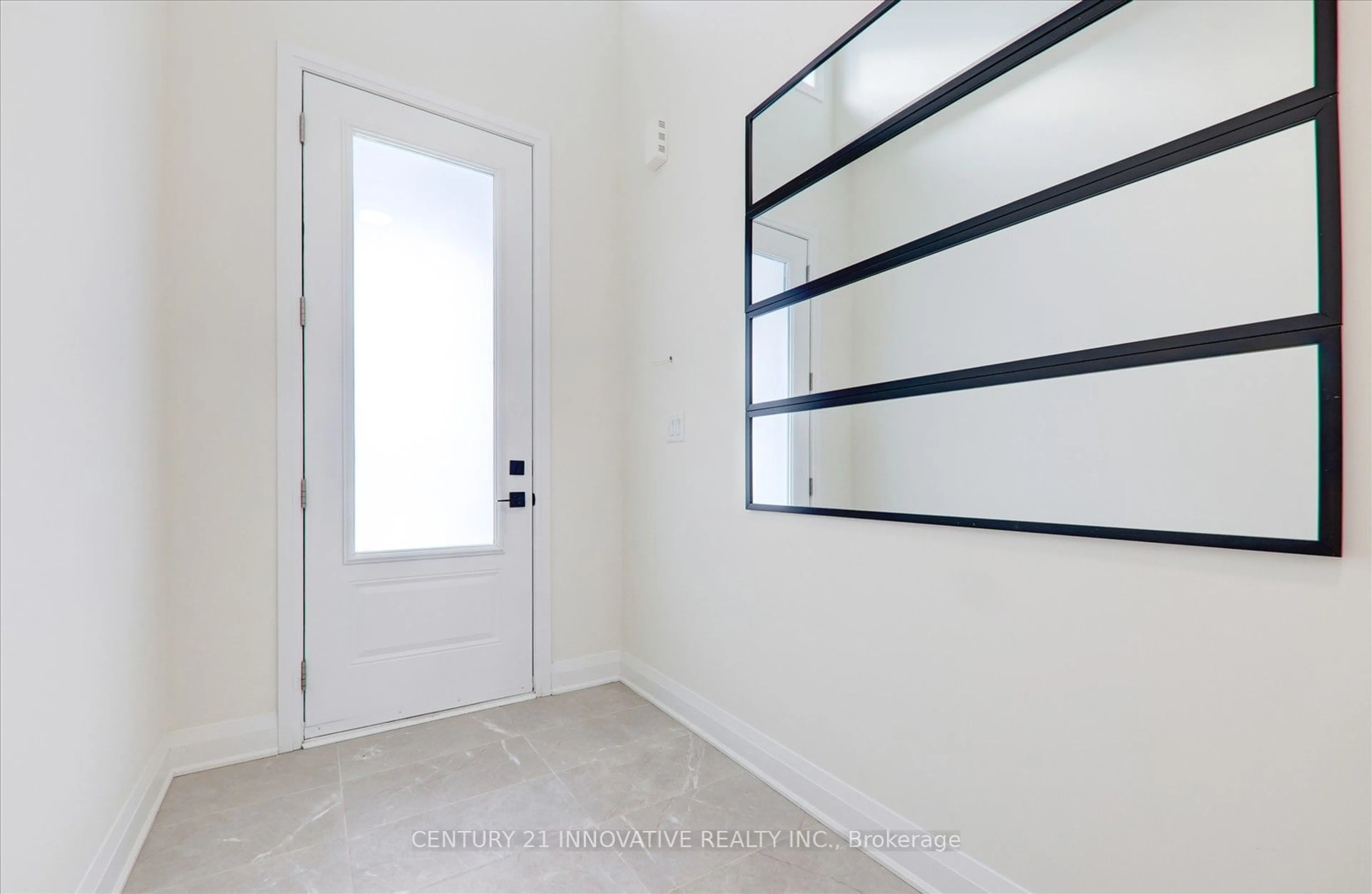 Indoor entryway for 19 Vern Robertson Gate, Uxbridge Ontario L9P 0R9