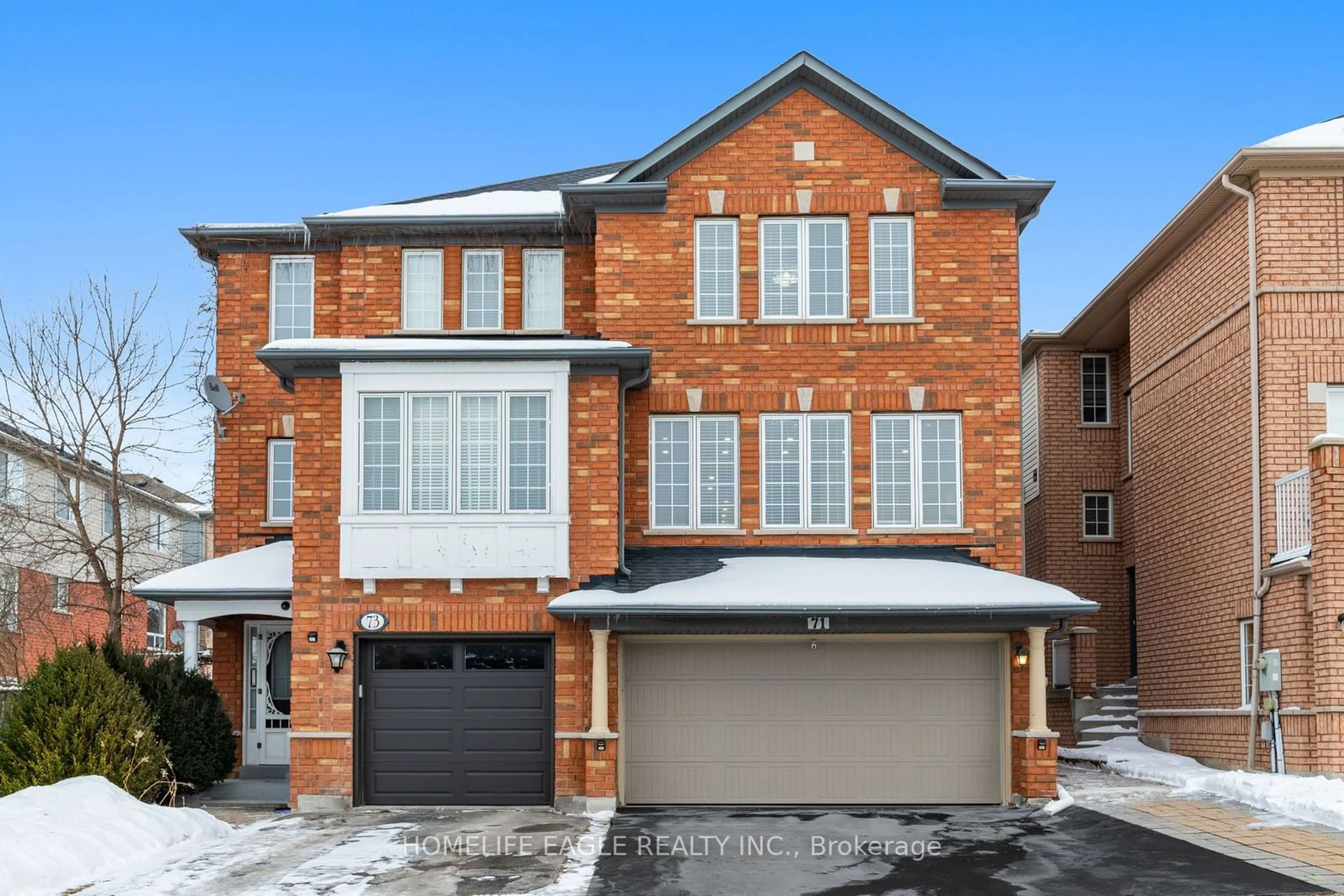 Home with brick exterior material, street for 71 Millcliff Circ, Aurora Ontario L4G 7P1