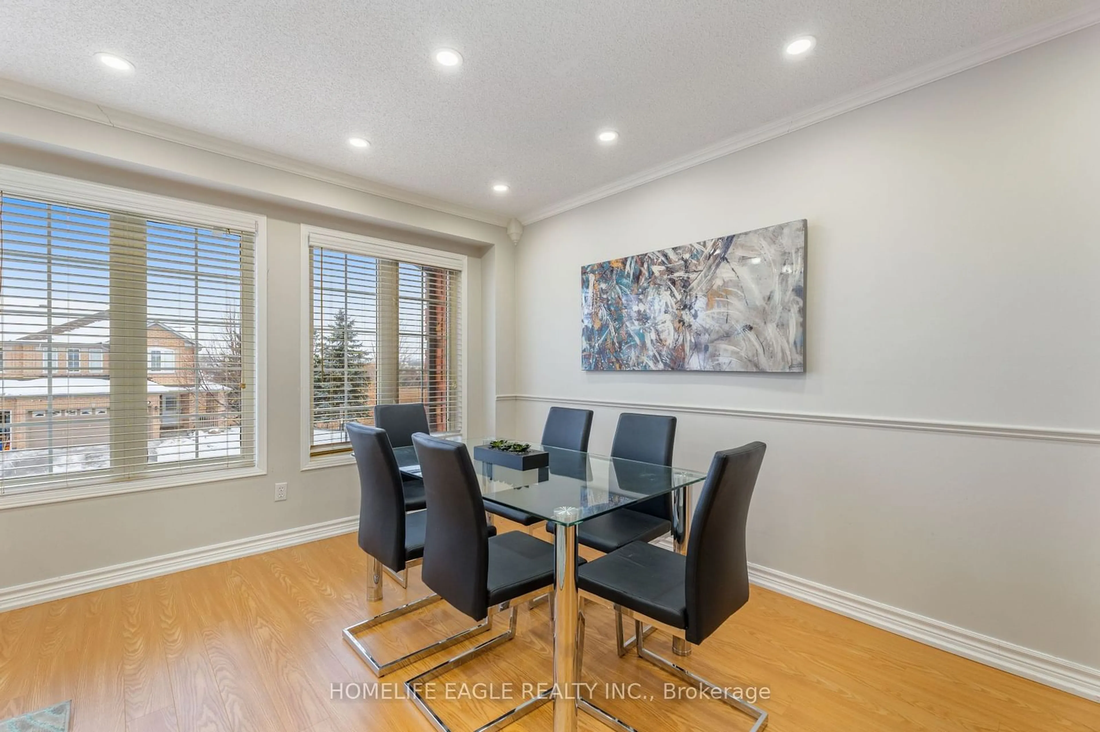 Dining room, wood/laminate floor for 71 Millcliff Circ, Aurora Ontario L4G 7P1