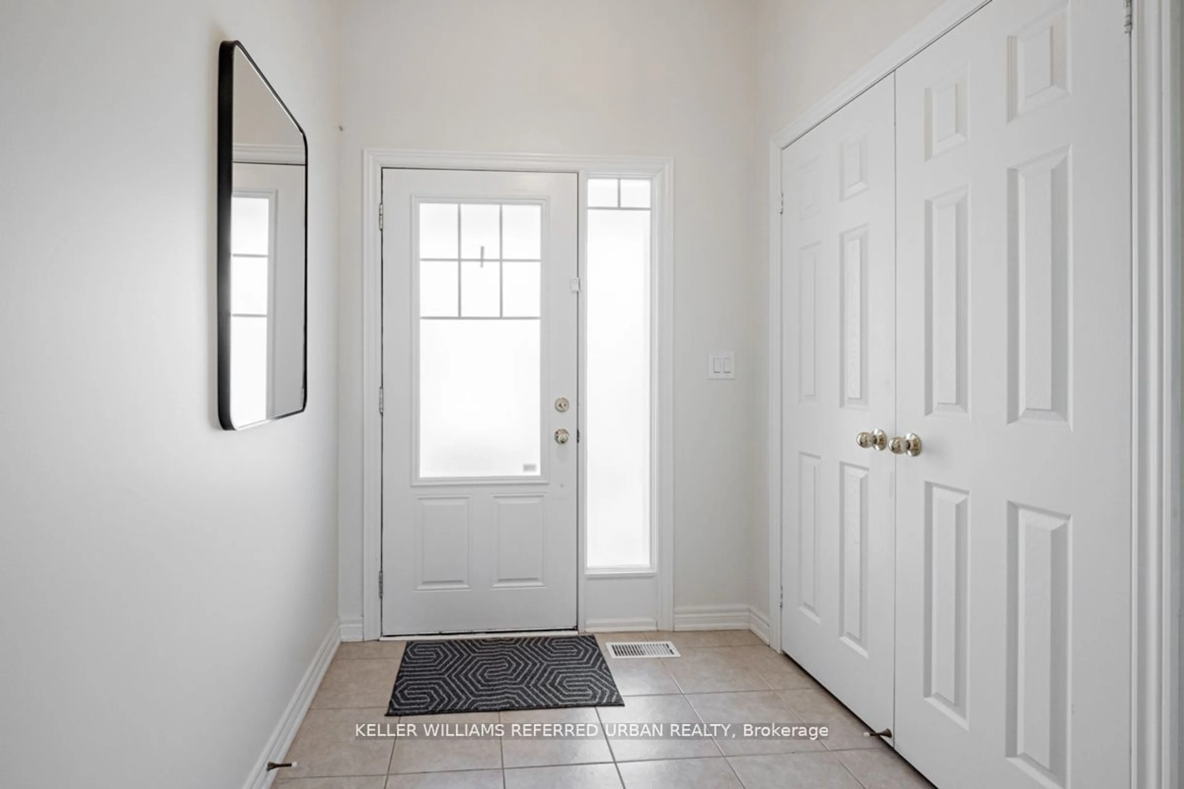 Indoor entryway for 105 Southdown Ave, Vaughan Ontario L6A 4N4