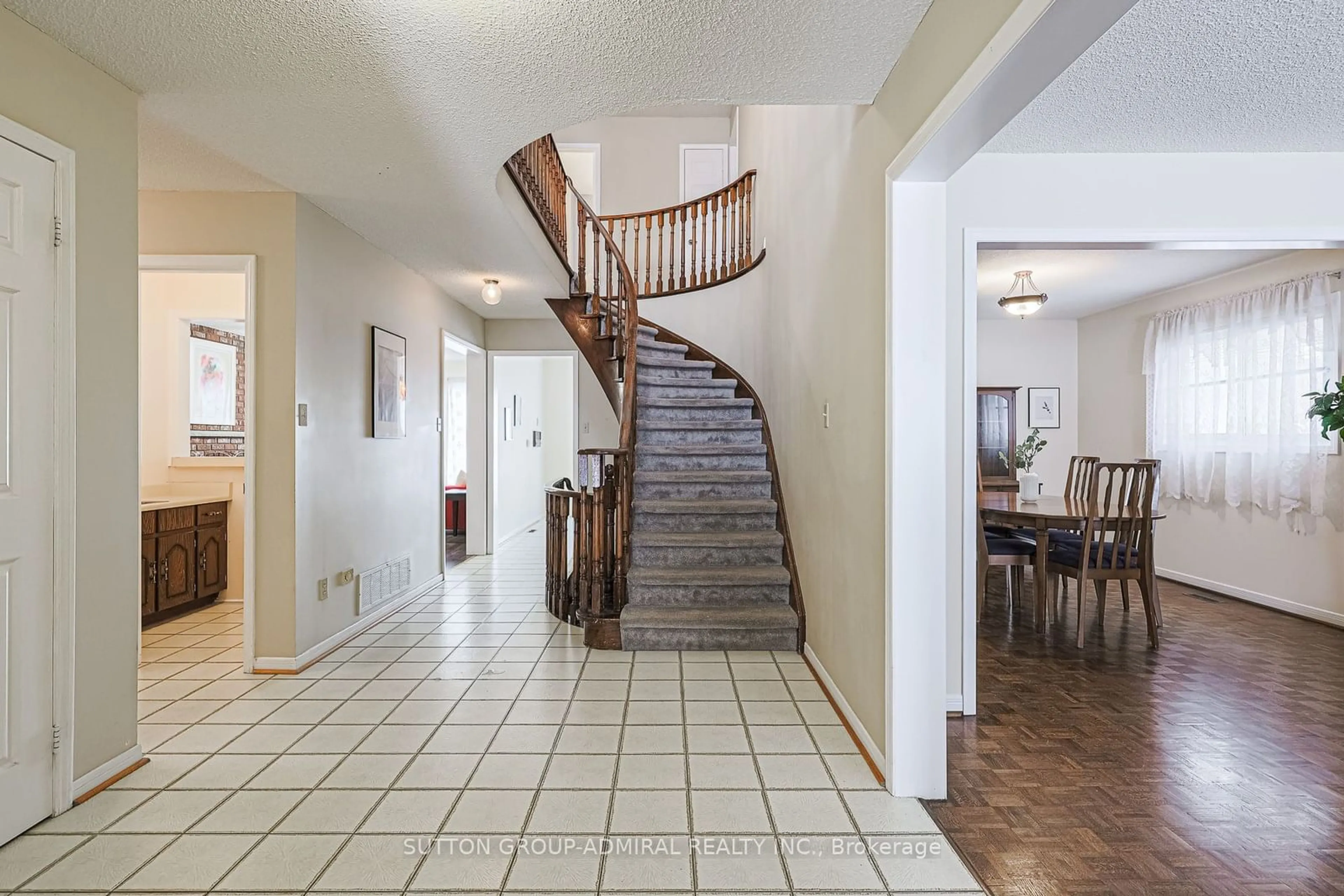 Indoor foyer for 14 Evergreen Cres, Markham Ontario L3T 5V2