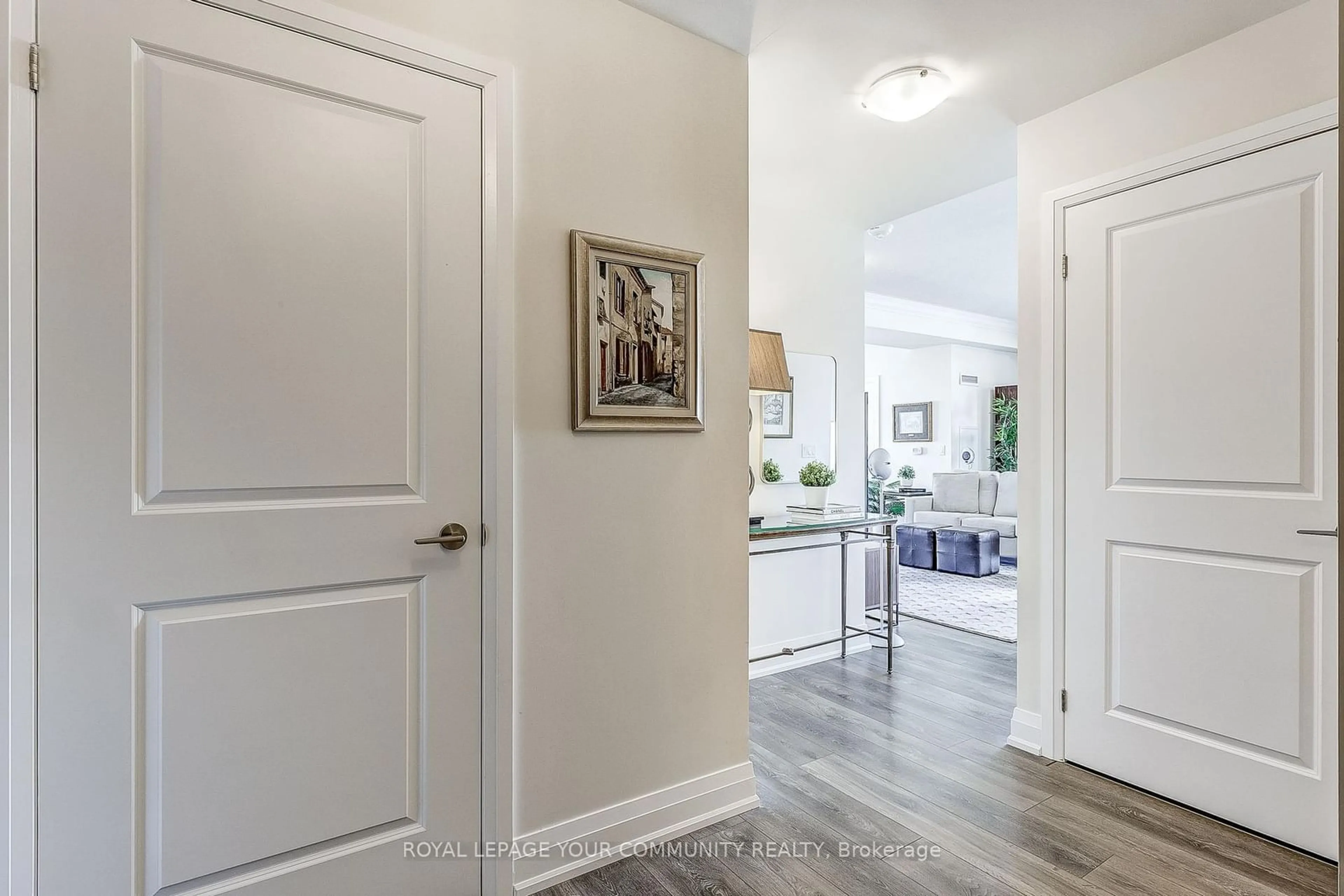 Indoor entryway for 25 Baker Hill Blvd #409, Whitchurch-Stouffville Ontario L4A 4R5