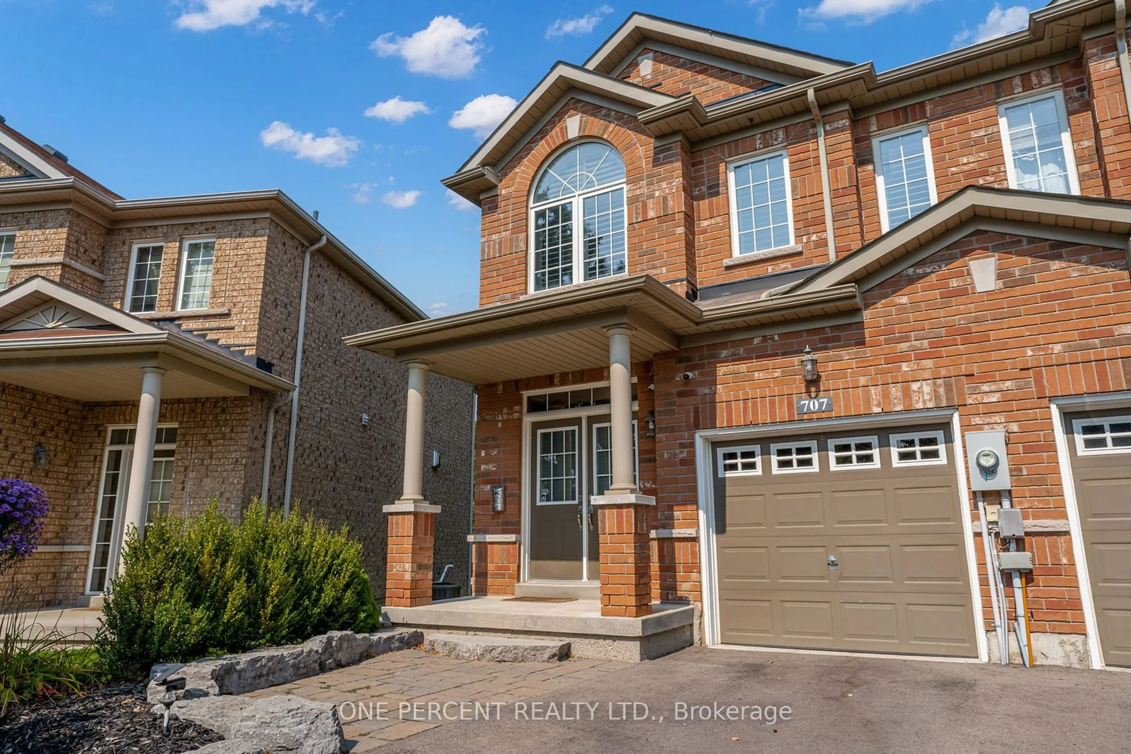 Home with brick exterior material, street for 707 John Cole Crt, Newmarket Ontario L3Y 5V7