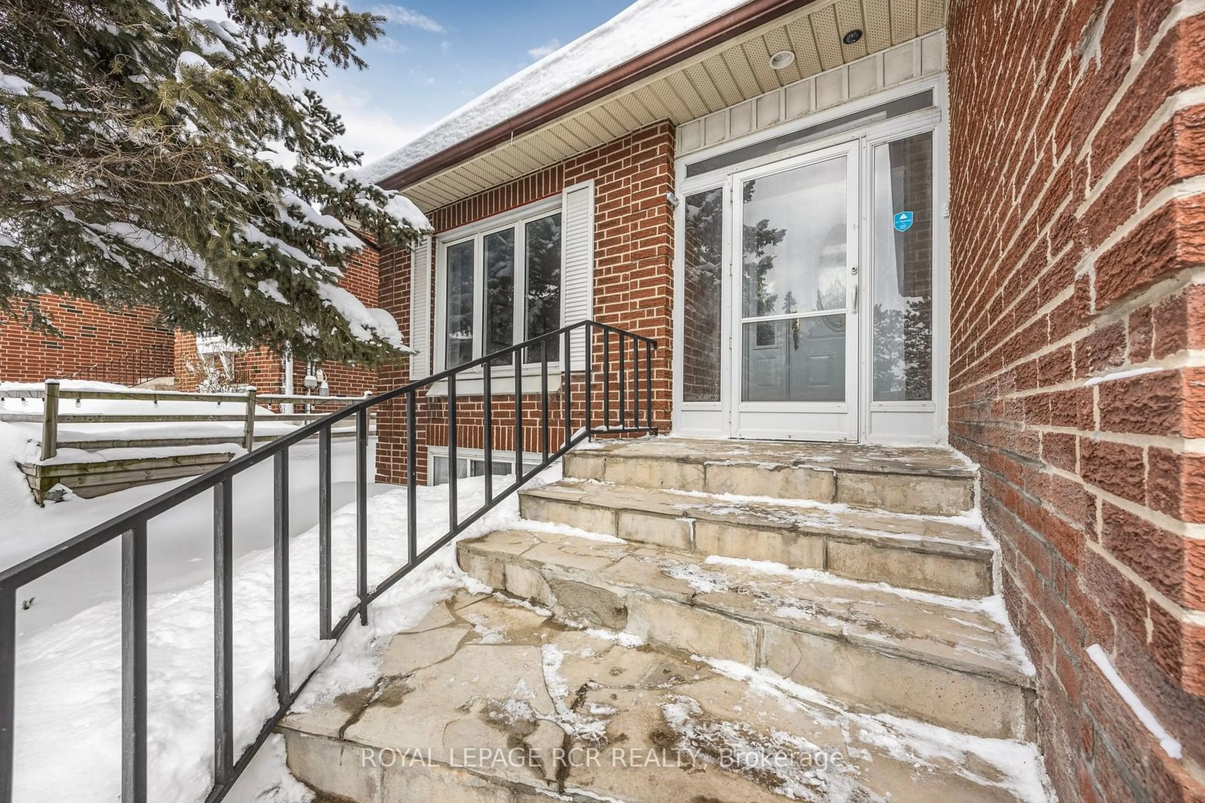 Home with brick exterior material, street for 27 Kingston Rd, Newmarket Ontario L3Y 5W5