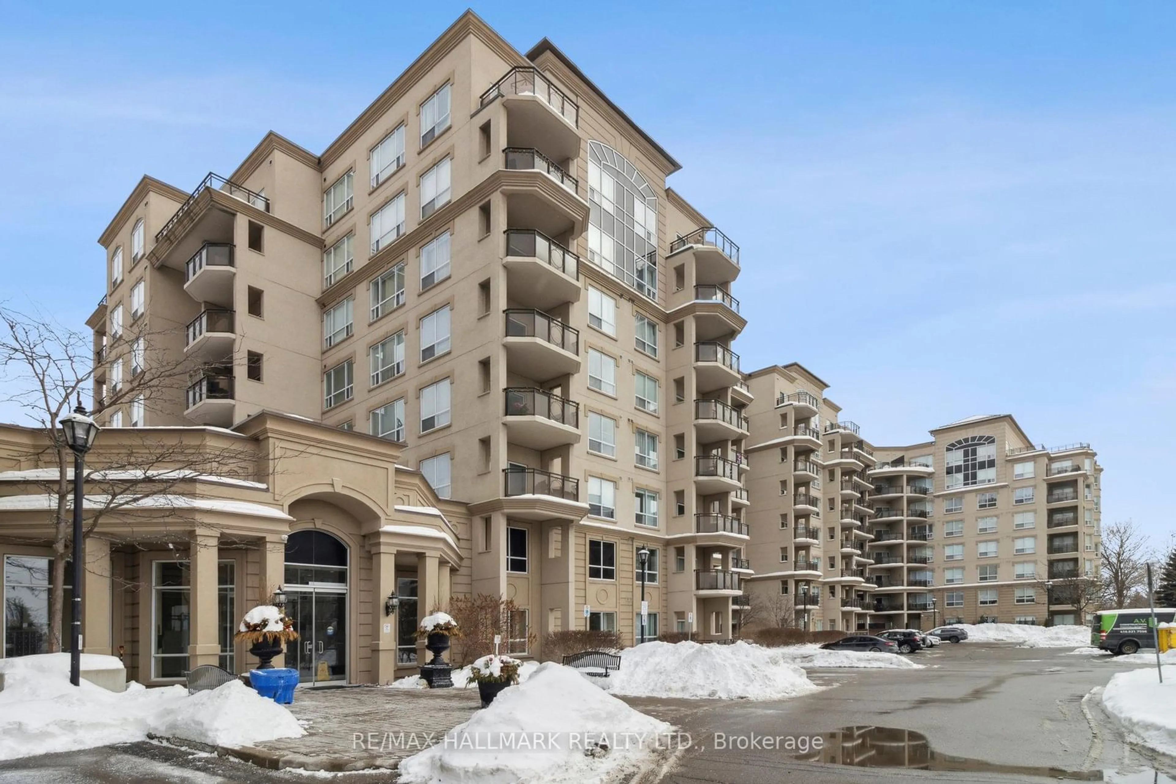 Unknown for 2 Maison Parc Crt #713, Vaughan Ontario L4J 9K4