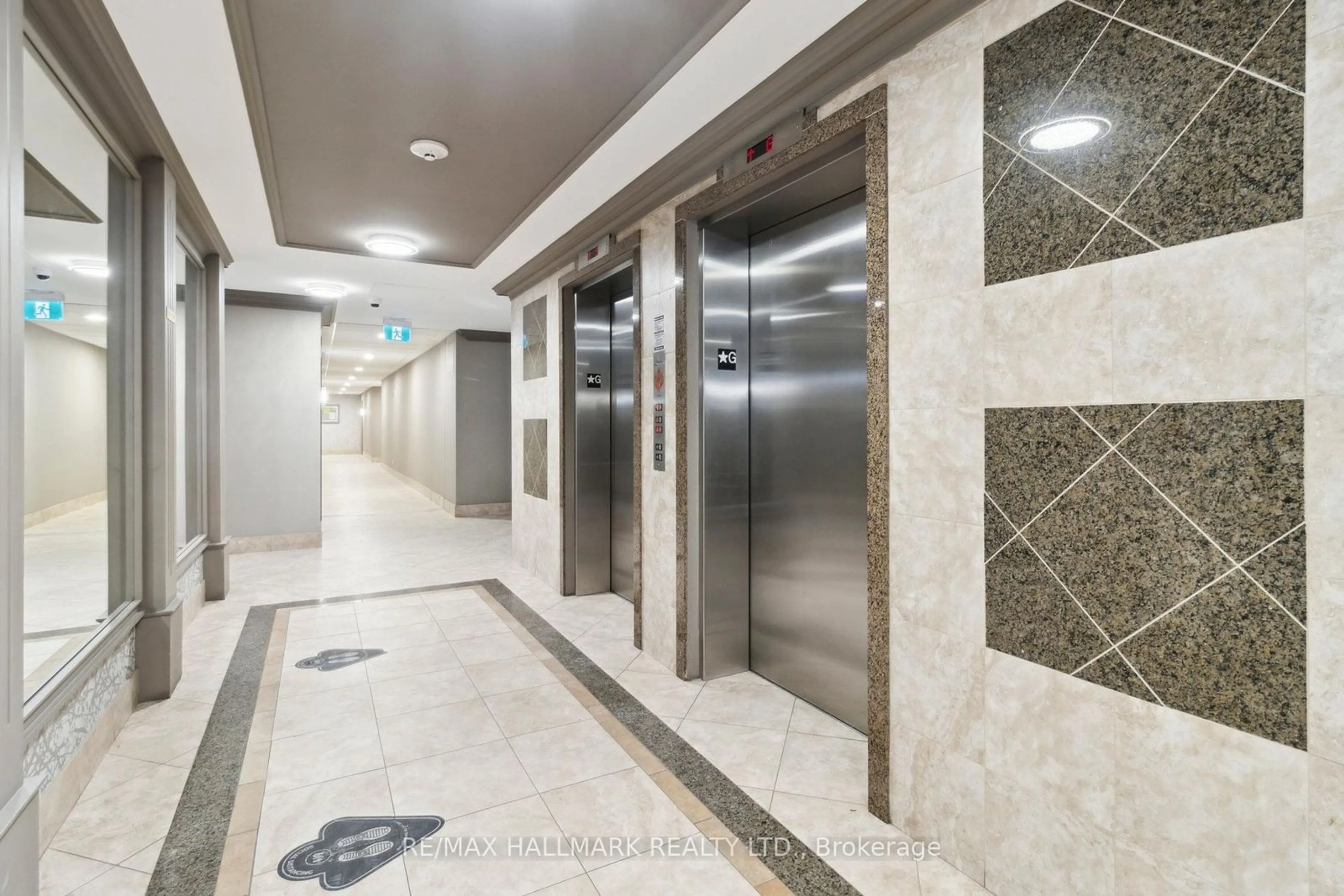 Indoor foyer for 2 Maison Parc Crt #713, Vaughan Ontario L4J 9K4