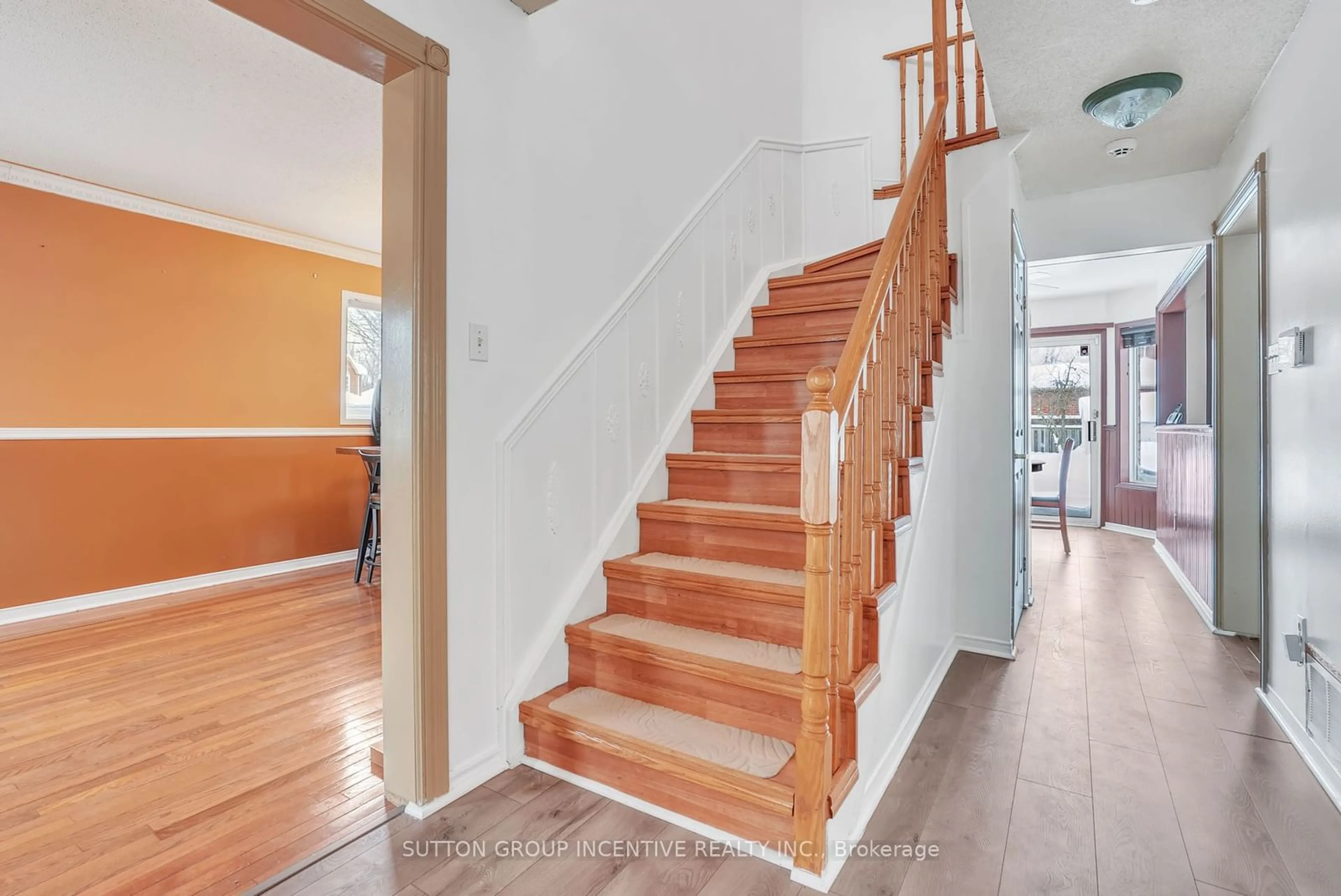 Stairs for 1083 Kensington St, Innisfil Ontario L9S 1T7