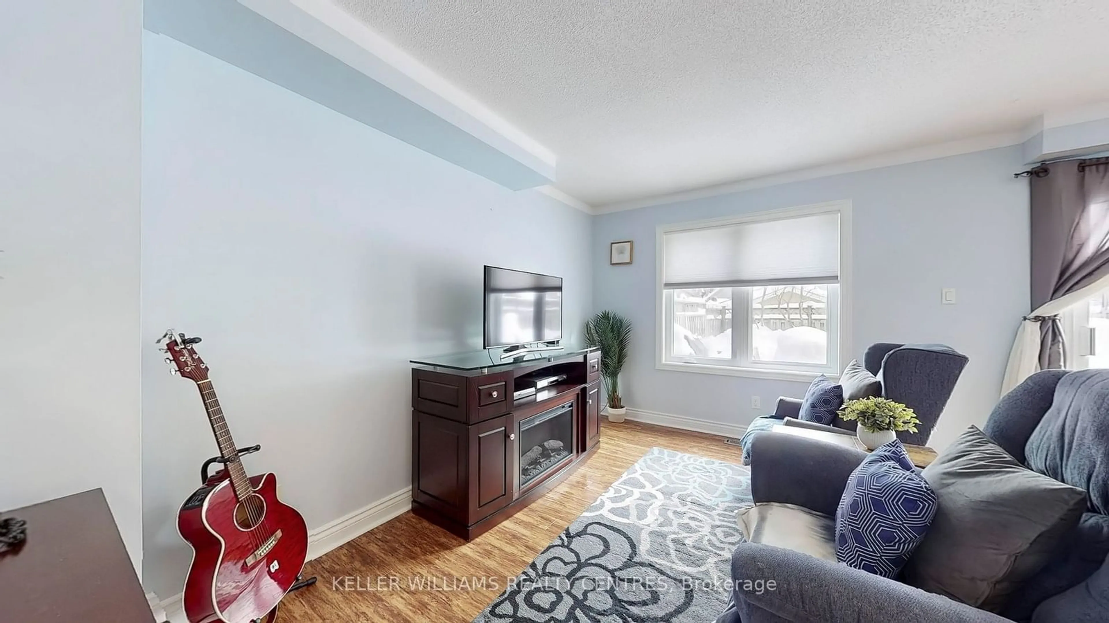 Living room with furniture, unknown for 1191 Hill St, Innisfil Ontario L9S 1X8