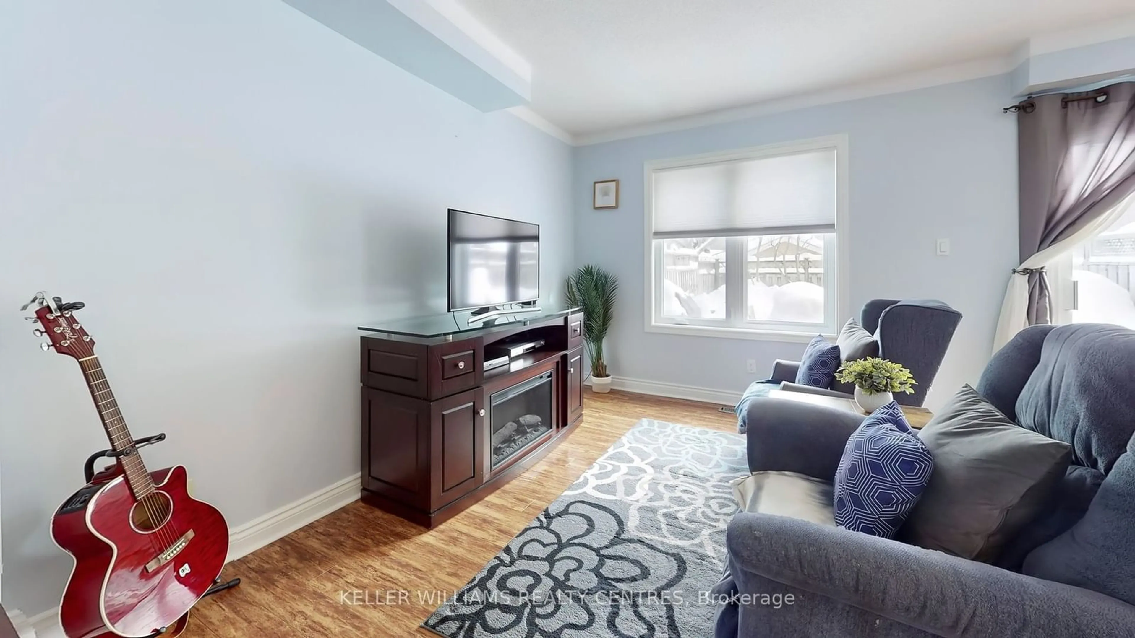 Living room with furniture, wood/laminate floor for 1191 Hill St, Innisfil Ontario L9S 1X8