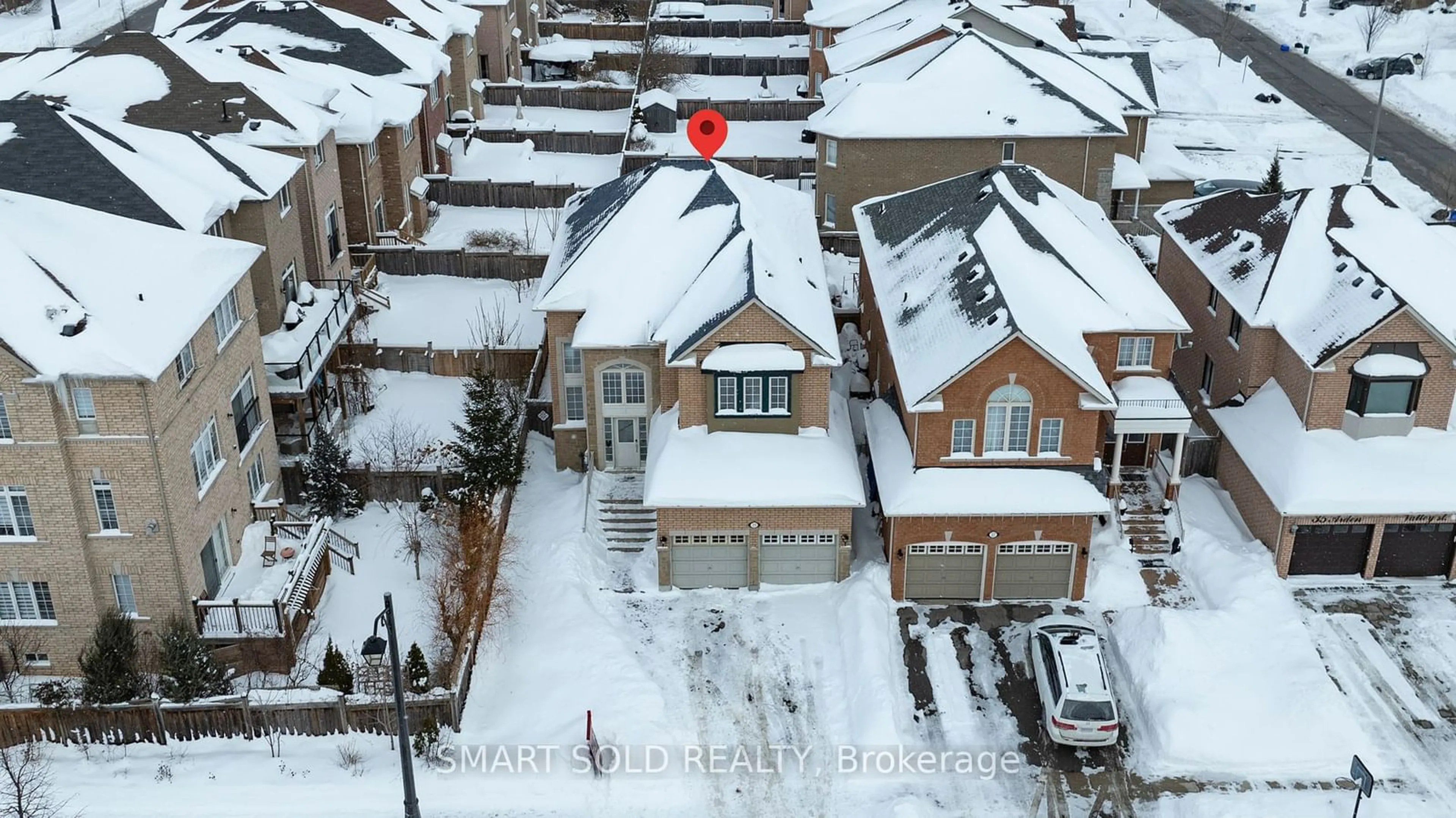 A pic from outside/outdoor area/front of a property/back of a property/a pic from drone, street for 39 Arden Valley St, Richmond Hill Ontario L4E 4J4