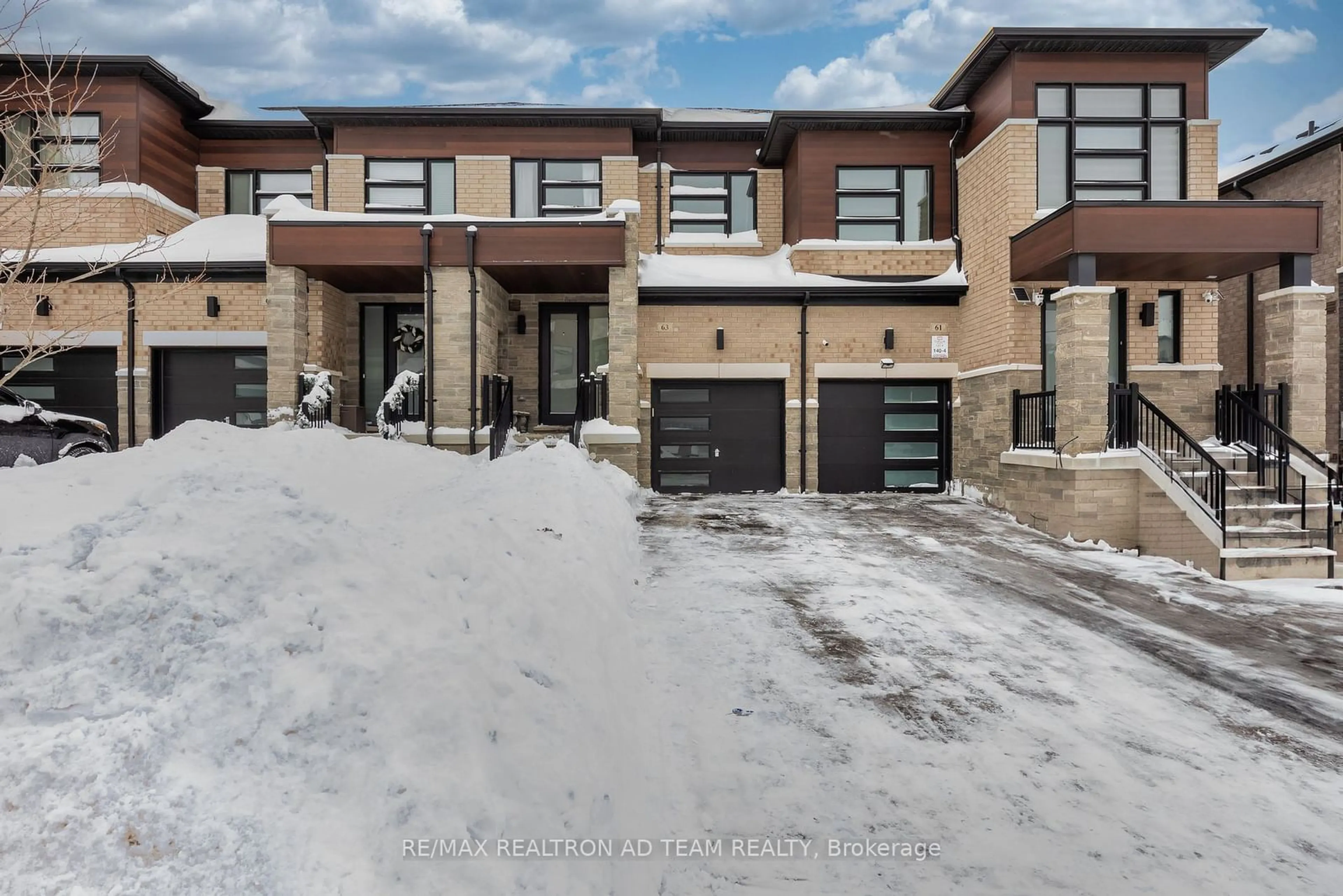 Home with brick exterior material, street for 63 Fallharvest Way, Whitchurch-Stouffville Ontario L4A 4W4