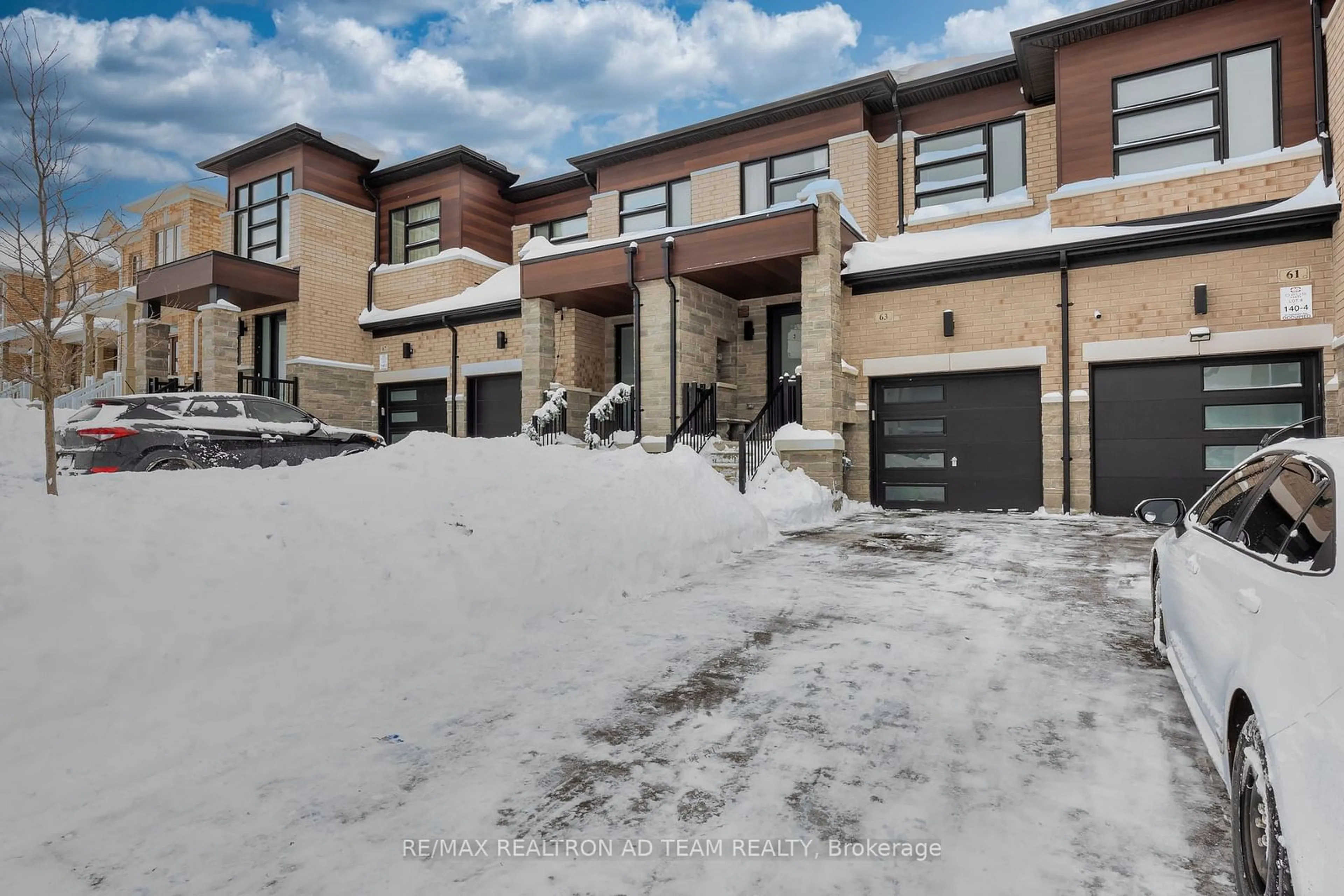 Unknown for 63 Fallharvest Way, Whitchurch-Stouffville Ontario L4A 4W4