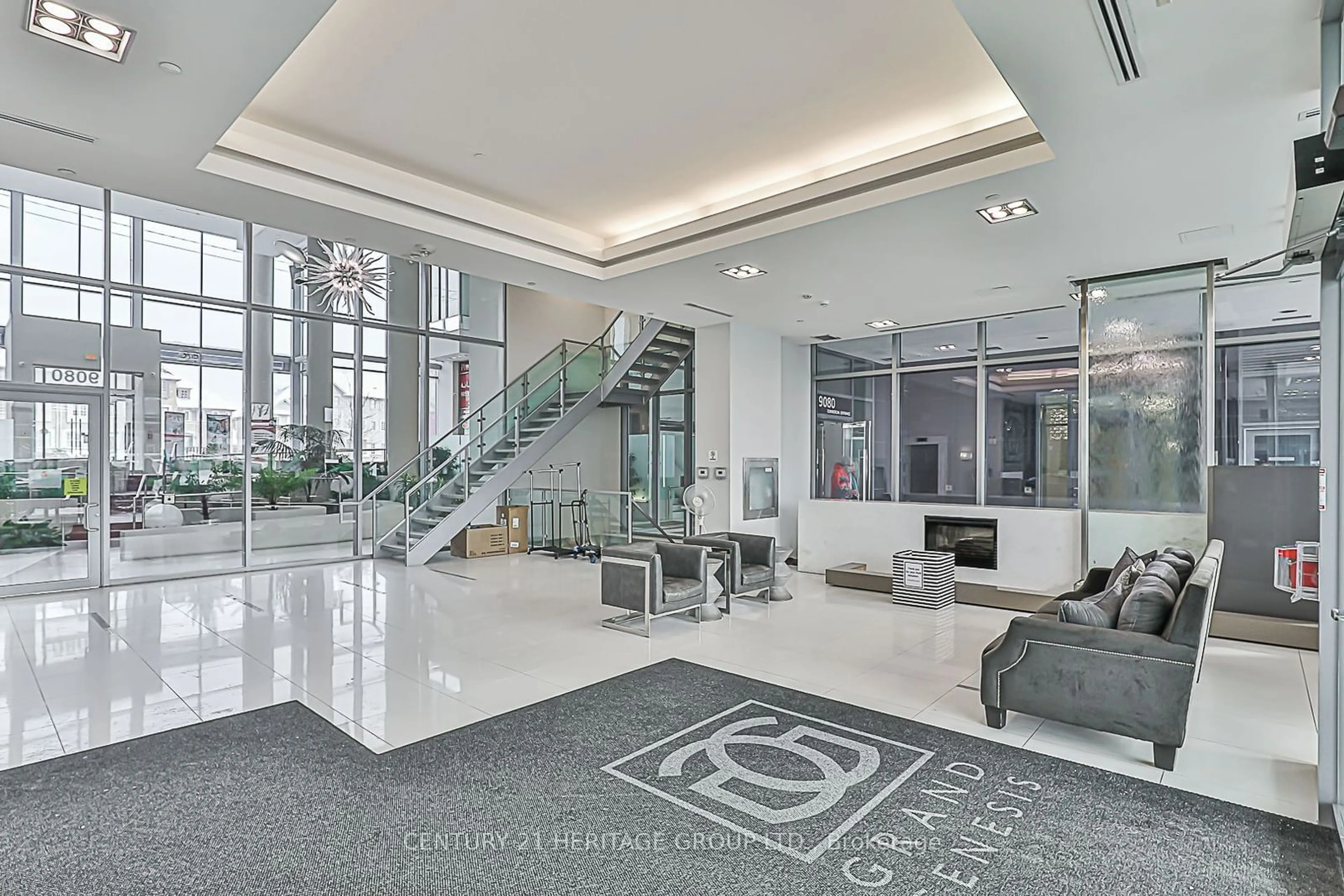 Indoor foyer for 9090 Yonge St #1202B, Richmond Hill Ontario L4C 0Z1