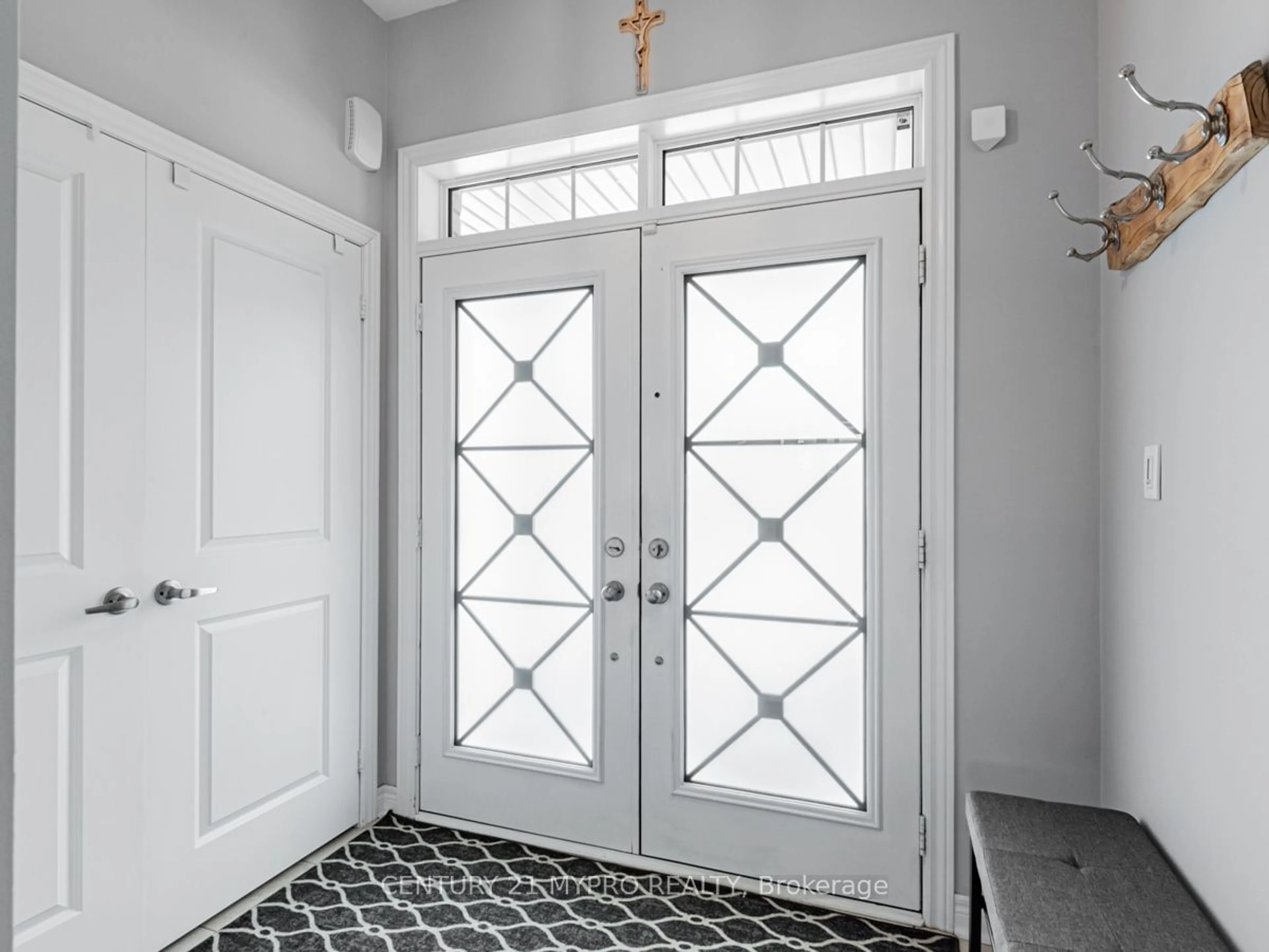 Indoor entryway for 142 Fortis Cres, Bradford West Gwillimbury Ontario L3Z 0W3