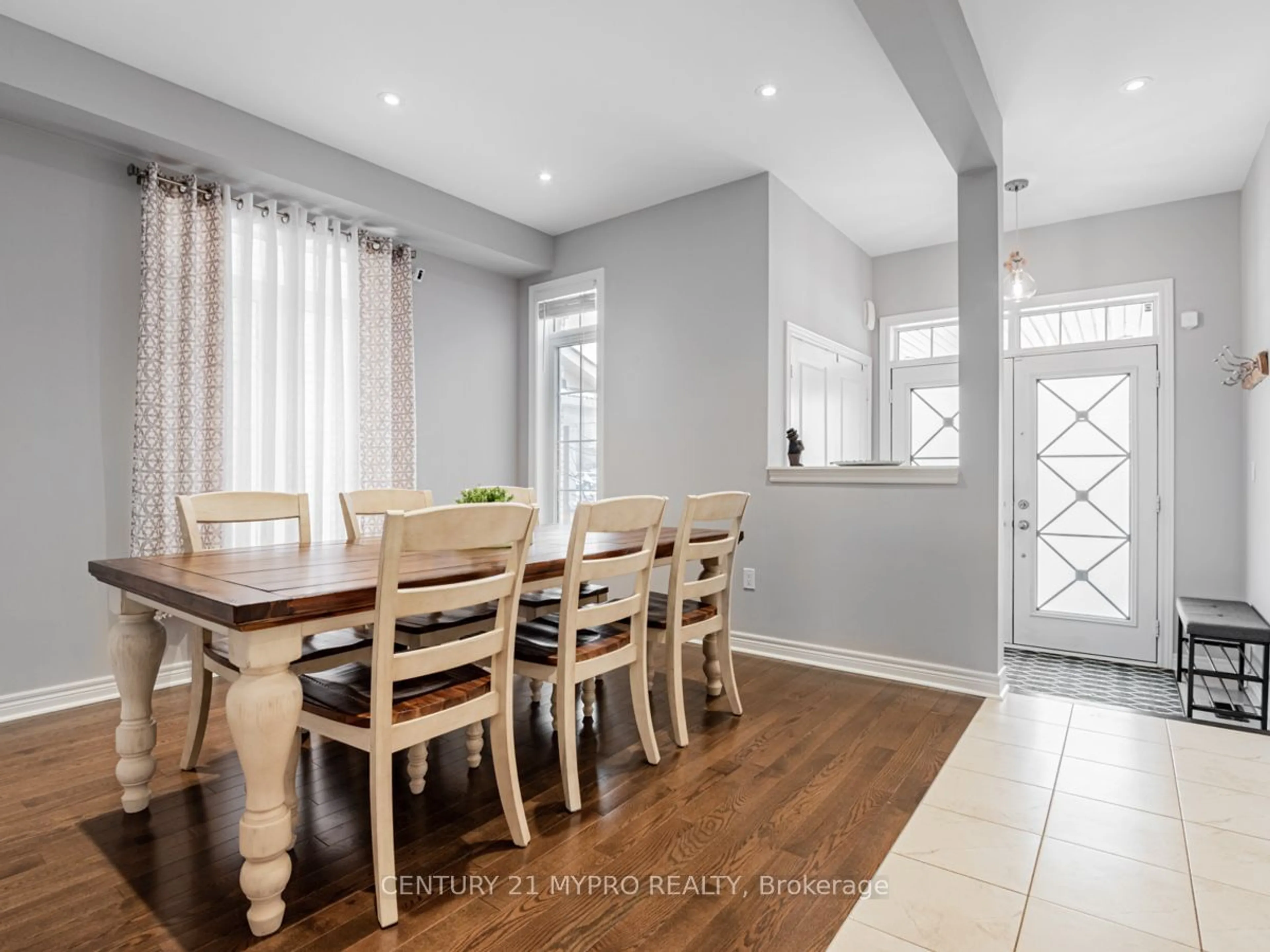 Dining room, unknown for 142 Fortis Cres, Bradford West Gwillimbury Ontario L3Z 0W3