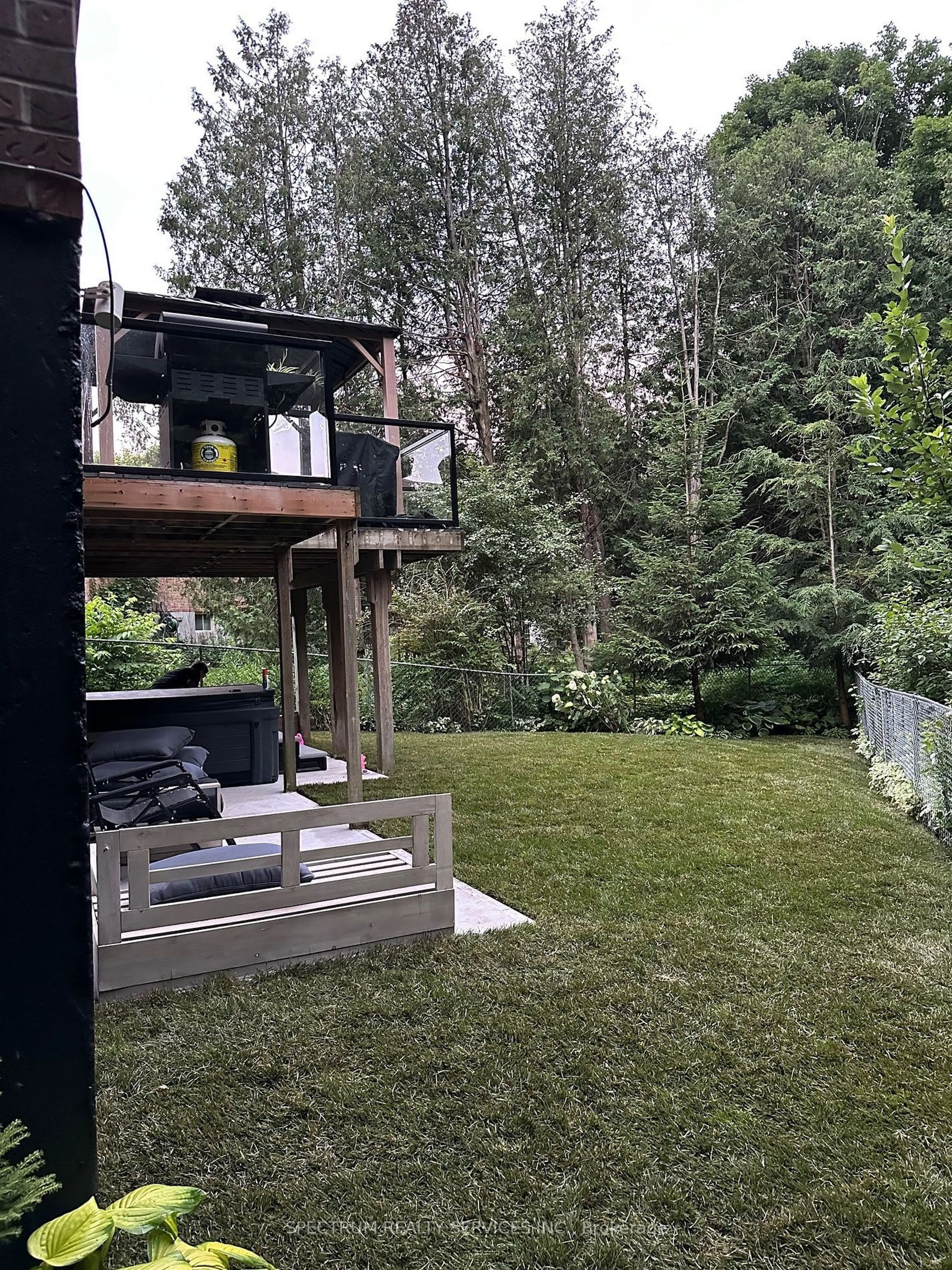 Patio, forest/trees view for 15 Marion Dr, Uxbridge Ontario L9P 1L4