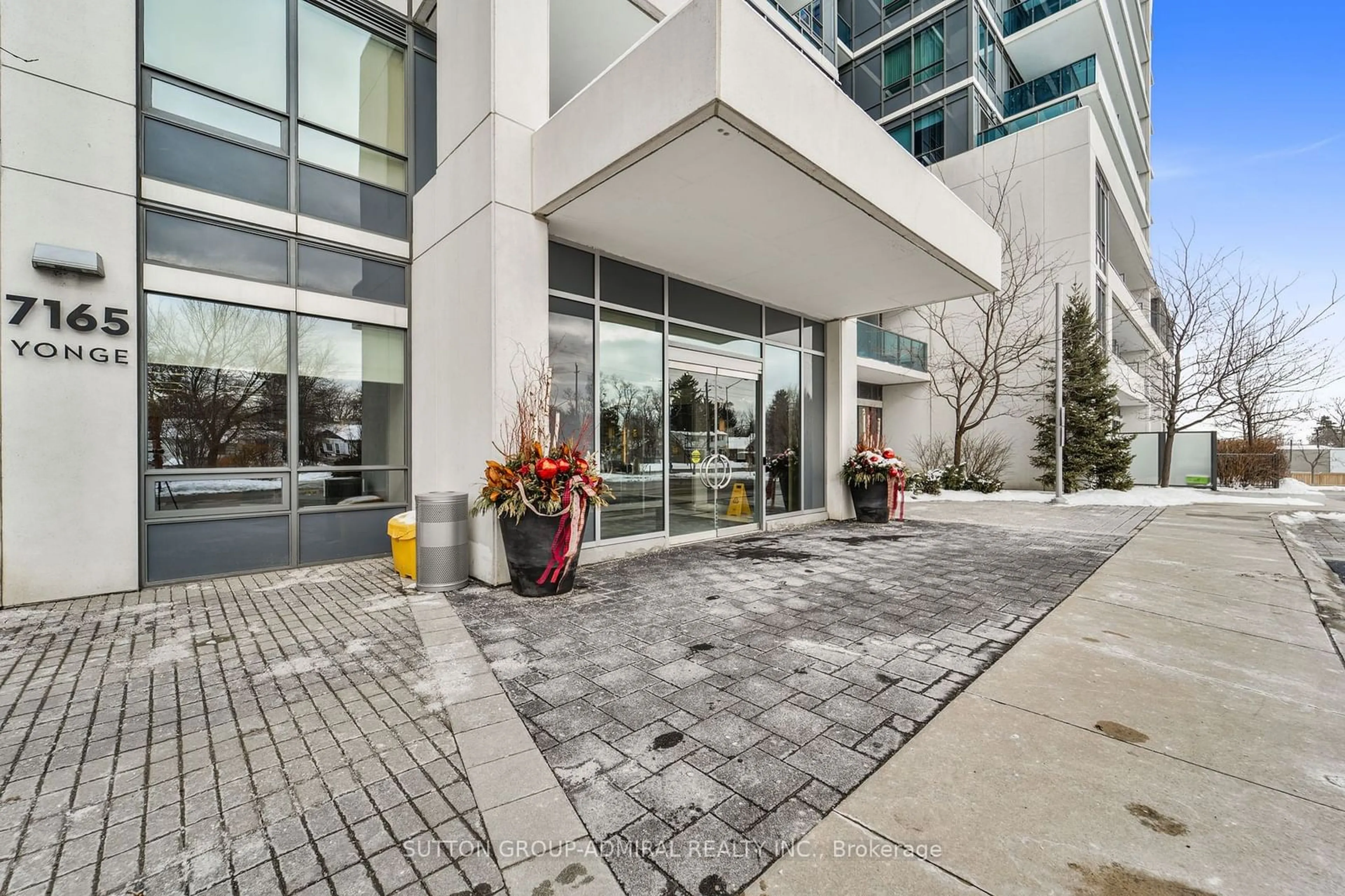 Indoor foyer for 7165 Yonge St #1415, Markham Ontario L3T 0C9