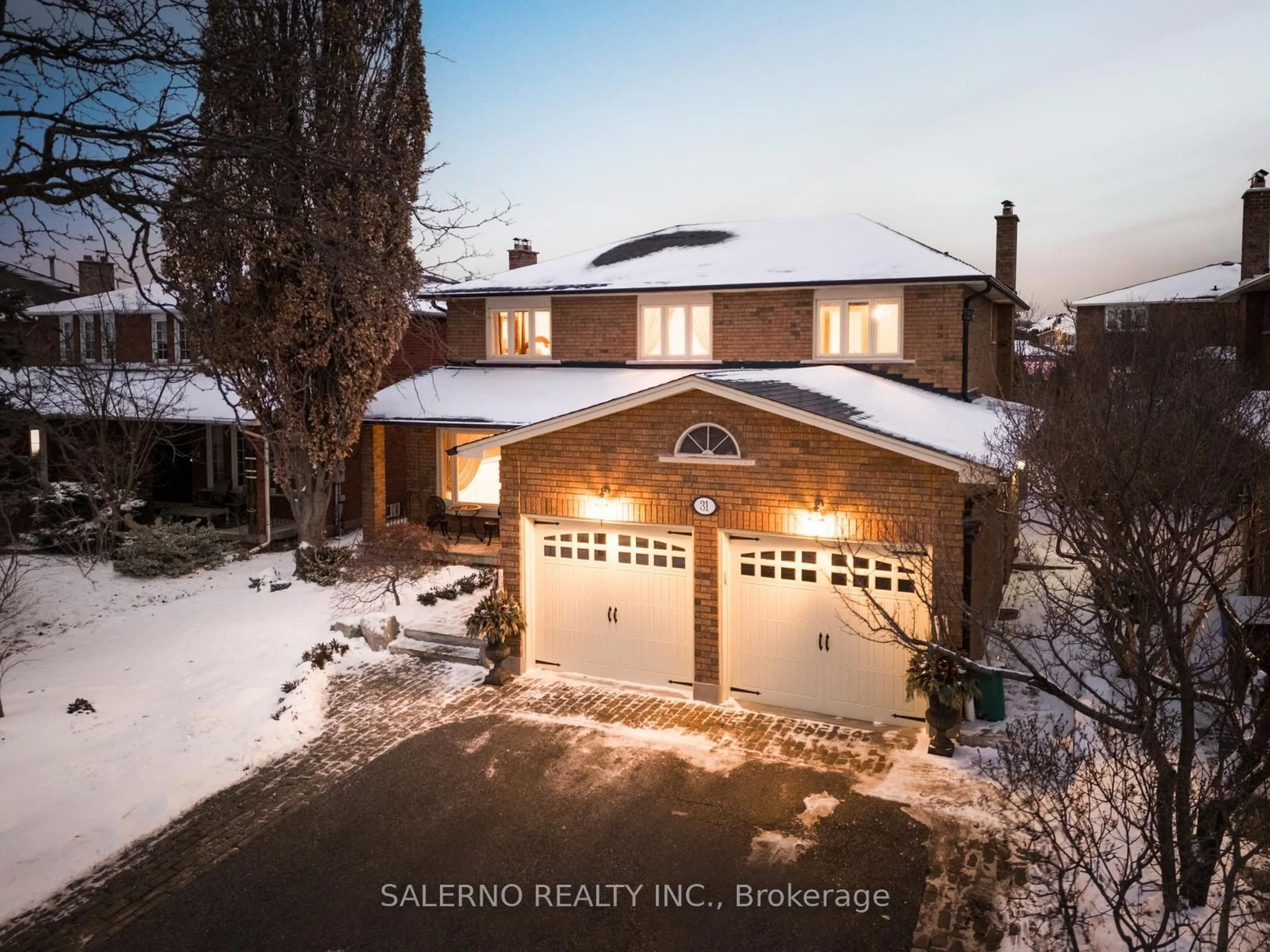 A pic from outside/outdoor area/front of a property/back of a property/a pic from drone, building for 31 Olympia Gate, Vaughan Ontario L4L 5K8