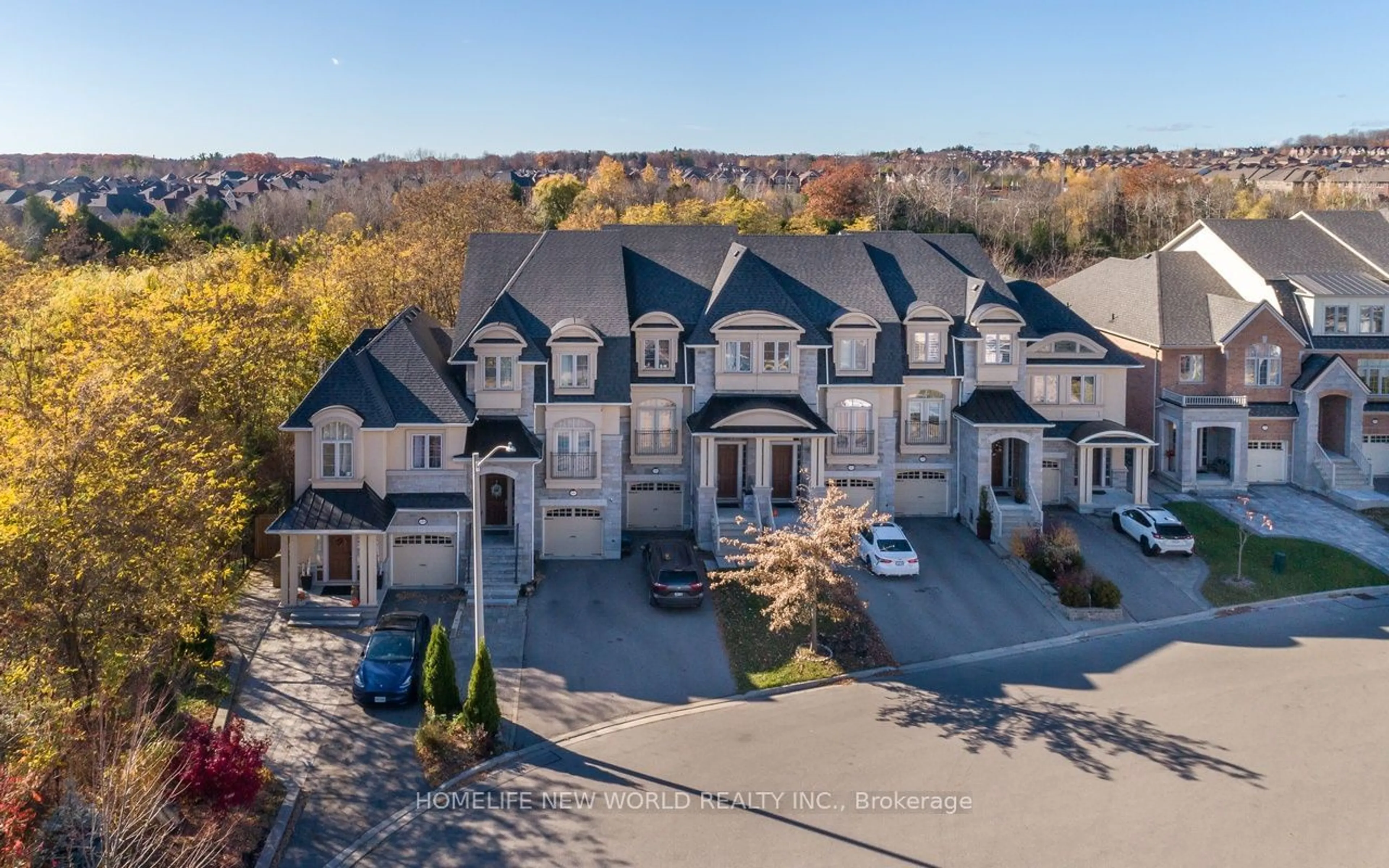 A pic from outside/outdoor area/front of a property/back of a property/a pic from drone, mountain view for 146 Lacewood Dr, Richmond Hill Ontario L4S 0E5