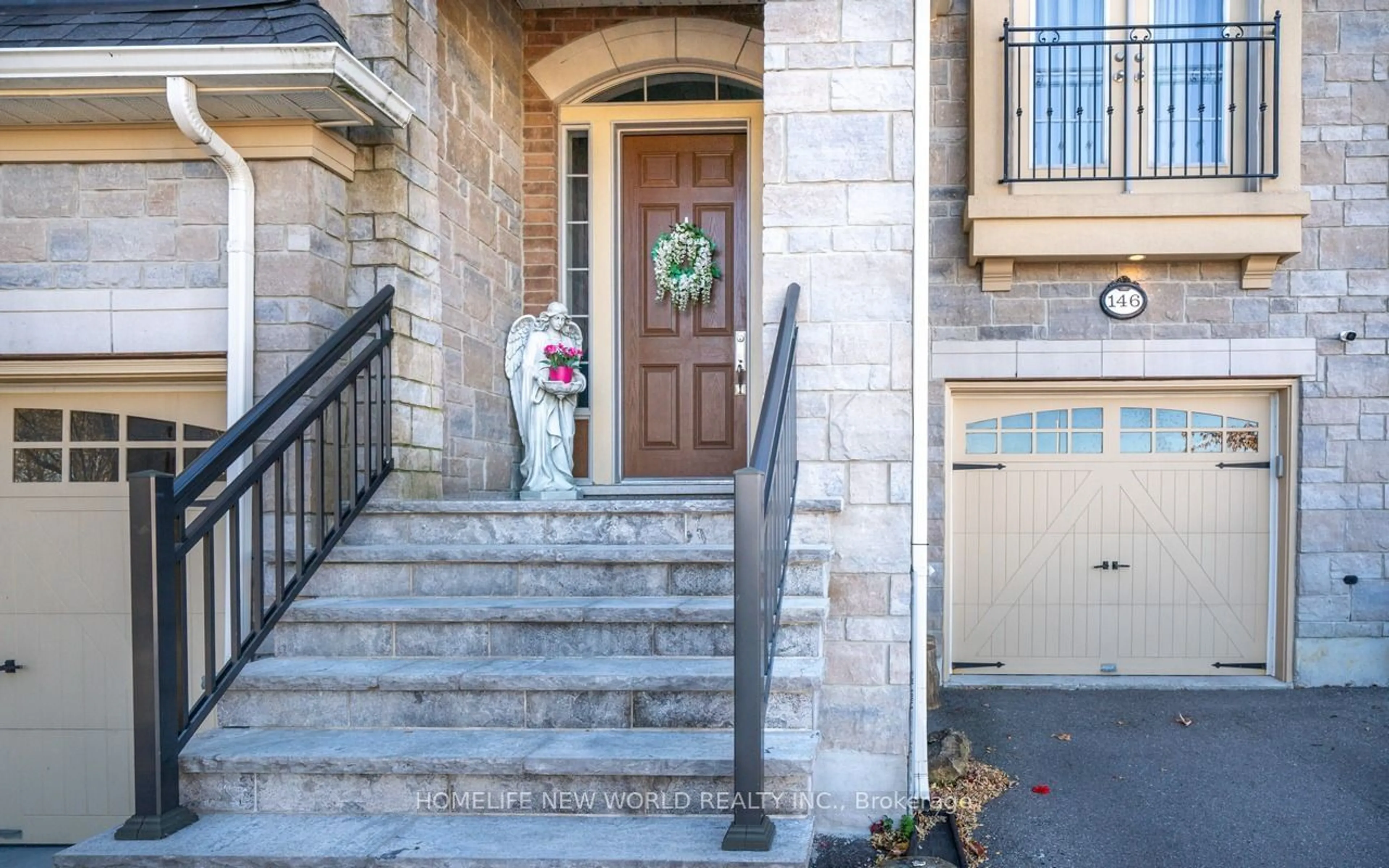 Indoor entryway for 146 Lacewood Dr, Richmond Hill Ontario L4S 0E5