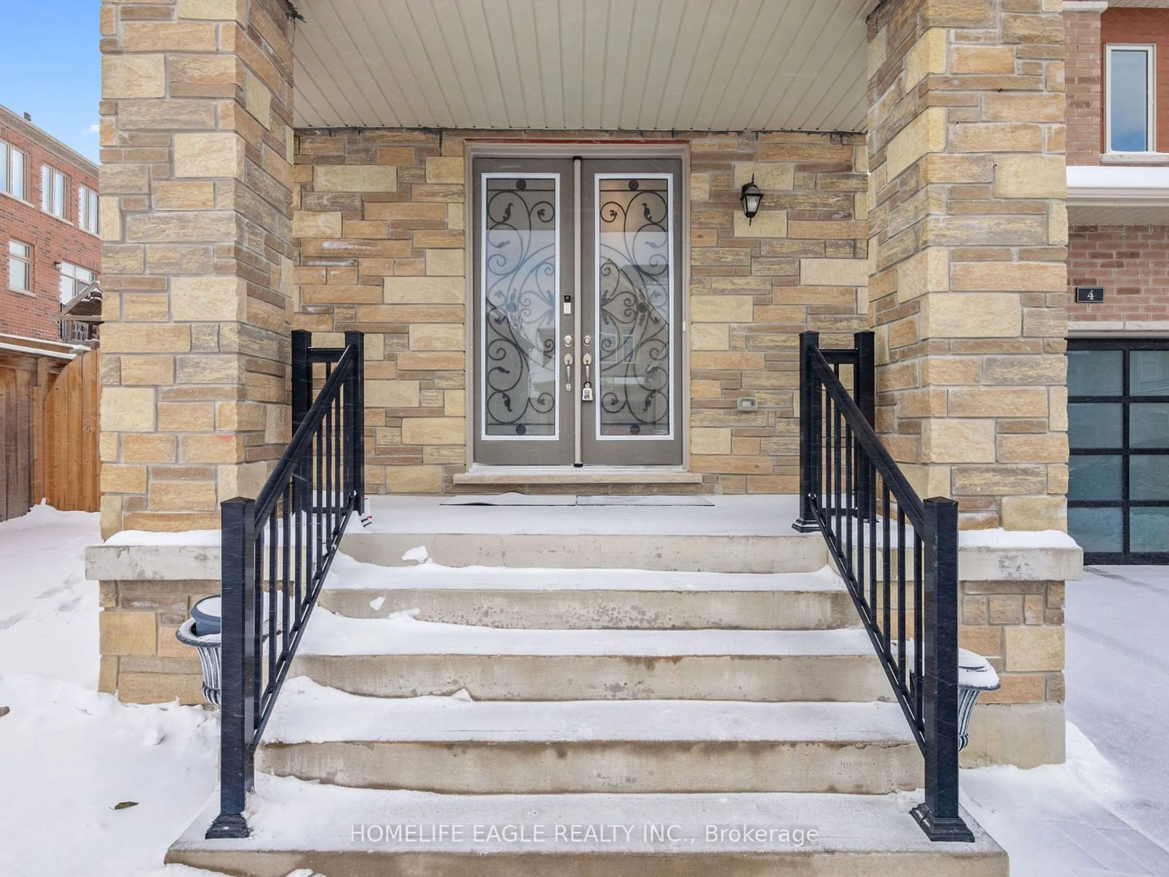 Indoor entryway for 4 Goldeneye Dr, East Gwillimbury Ontario L9N 0S6