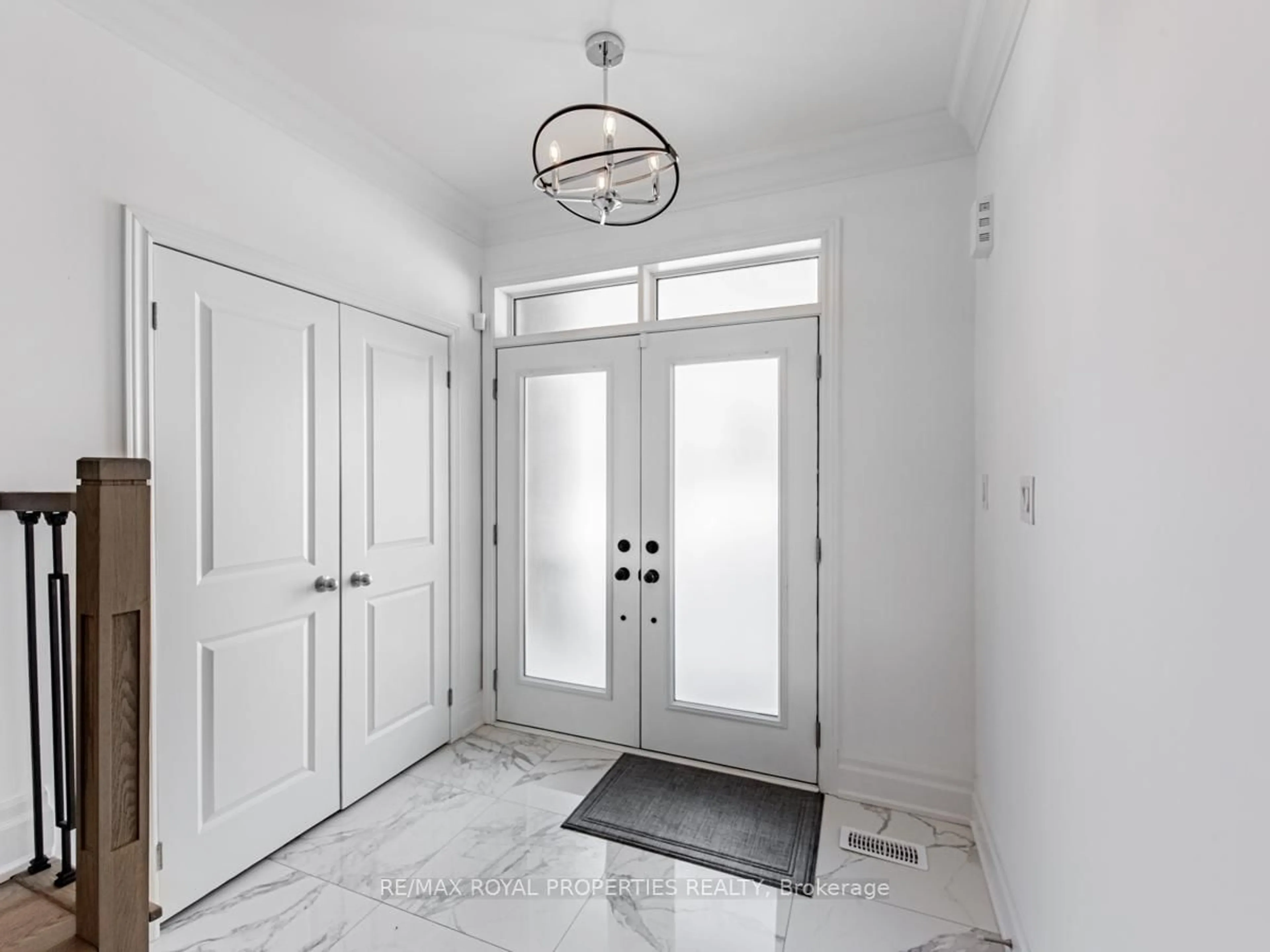 Indoor entryway for 49 Conductor Ave, Whitchurch-Stouffville Ontario L4A 4X5