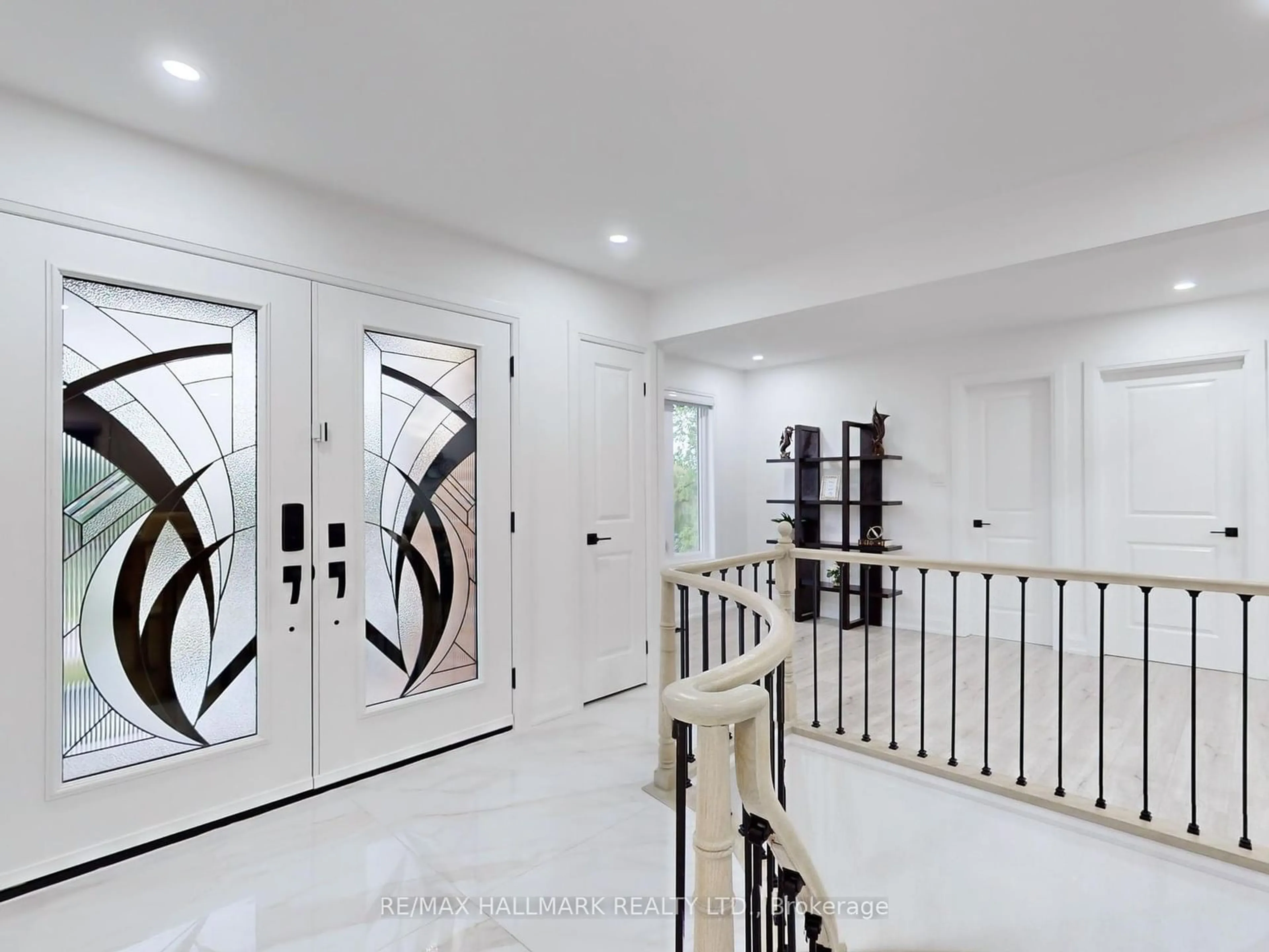 Indoor foyer for 60 Kleins Ridge Rd, Vaughan Ontario L0J 1C0