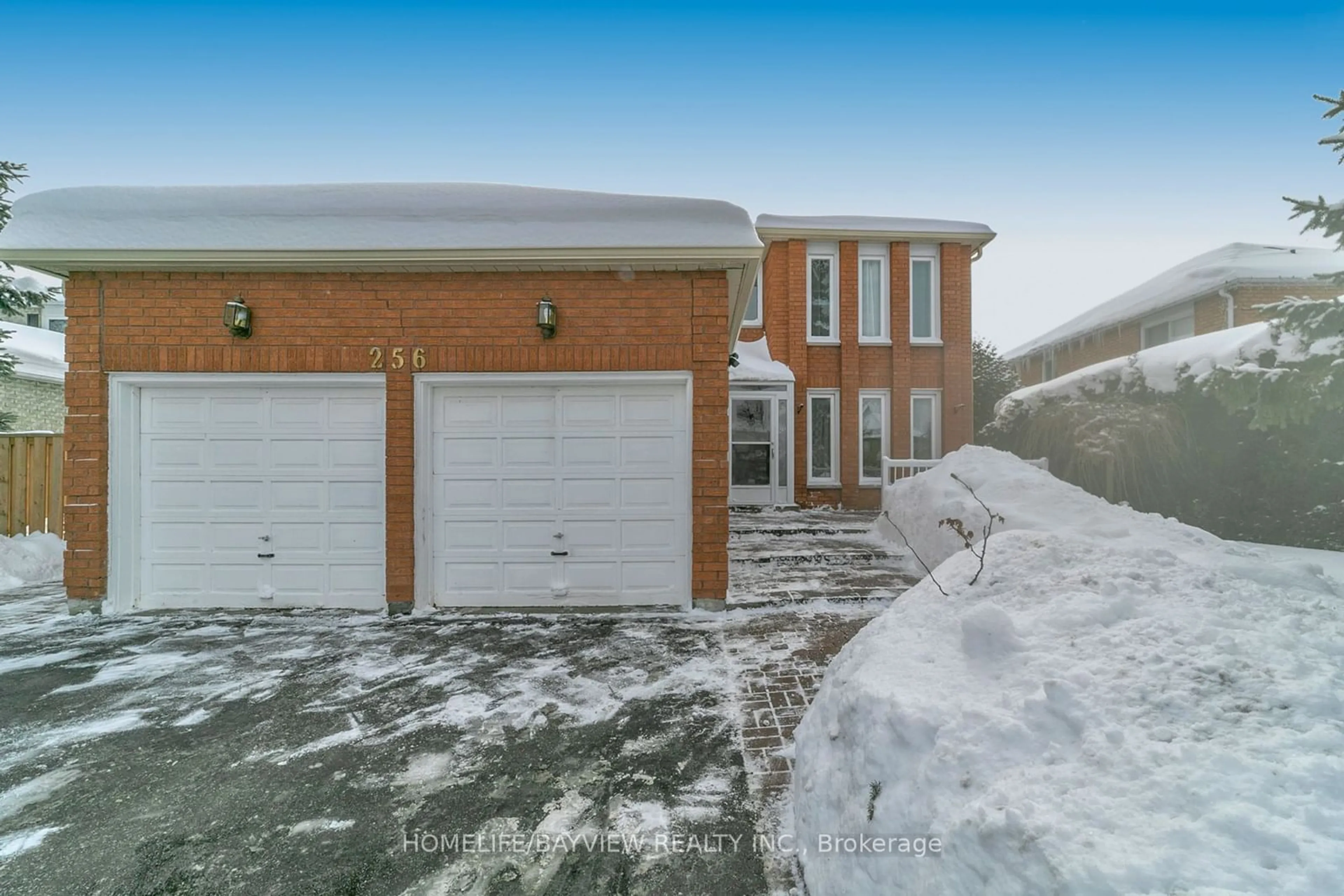 Home with brick exterior material, street for 256 Elman Cres, Newmarket Ontario L3Y 7X4