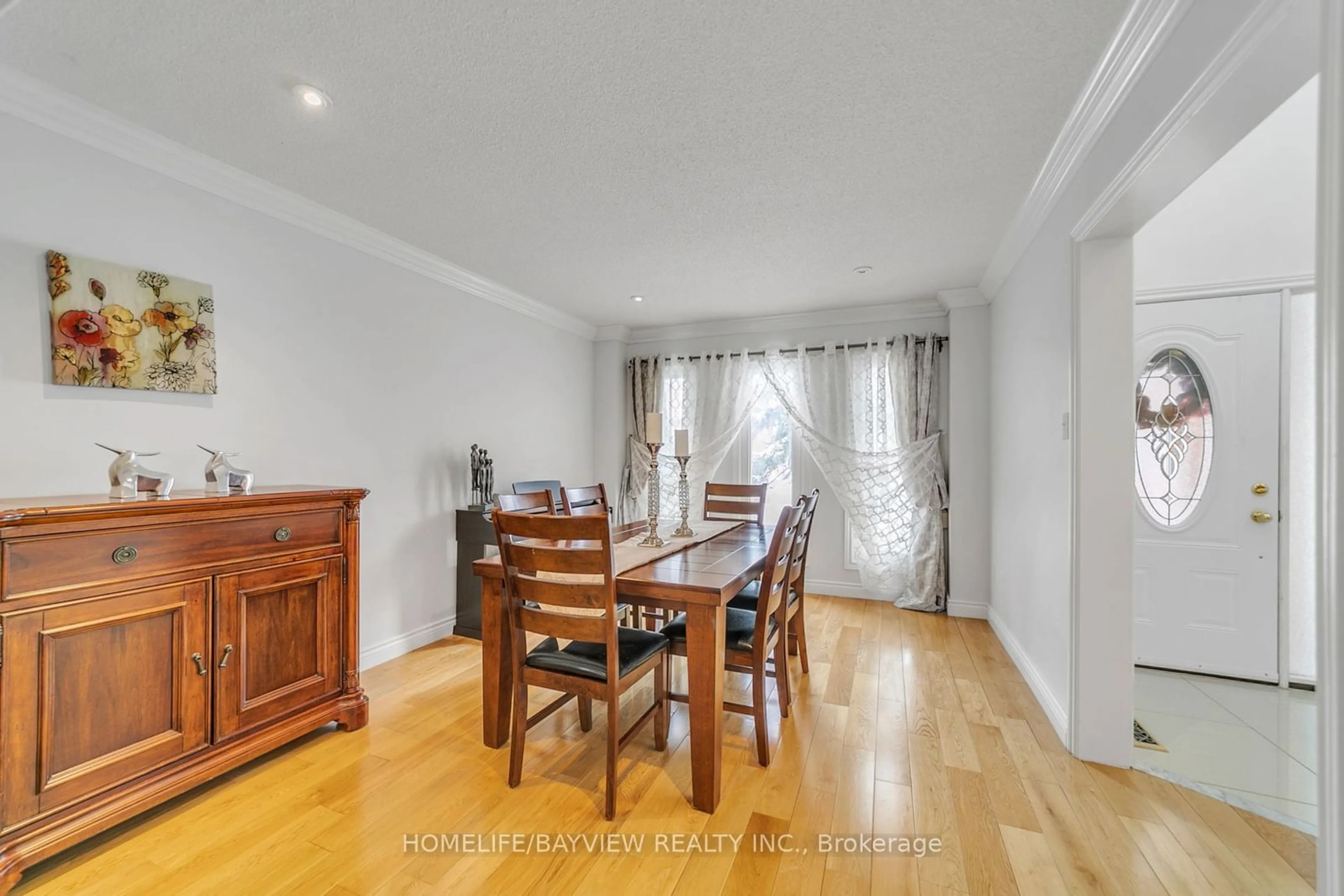 Dining room, wood/laminate floor for 256 Elman Cres, Newmarket Ontario L3Y 7X4