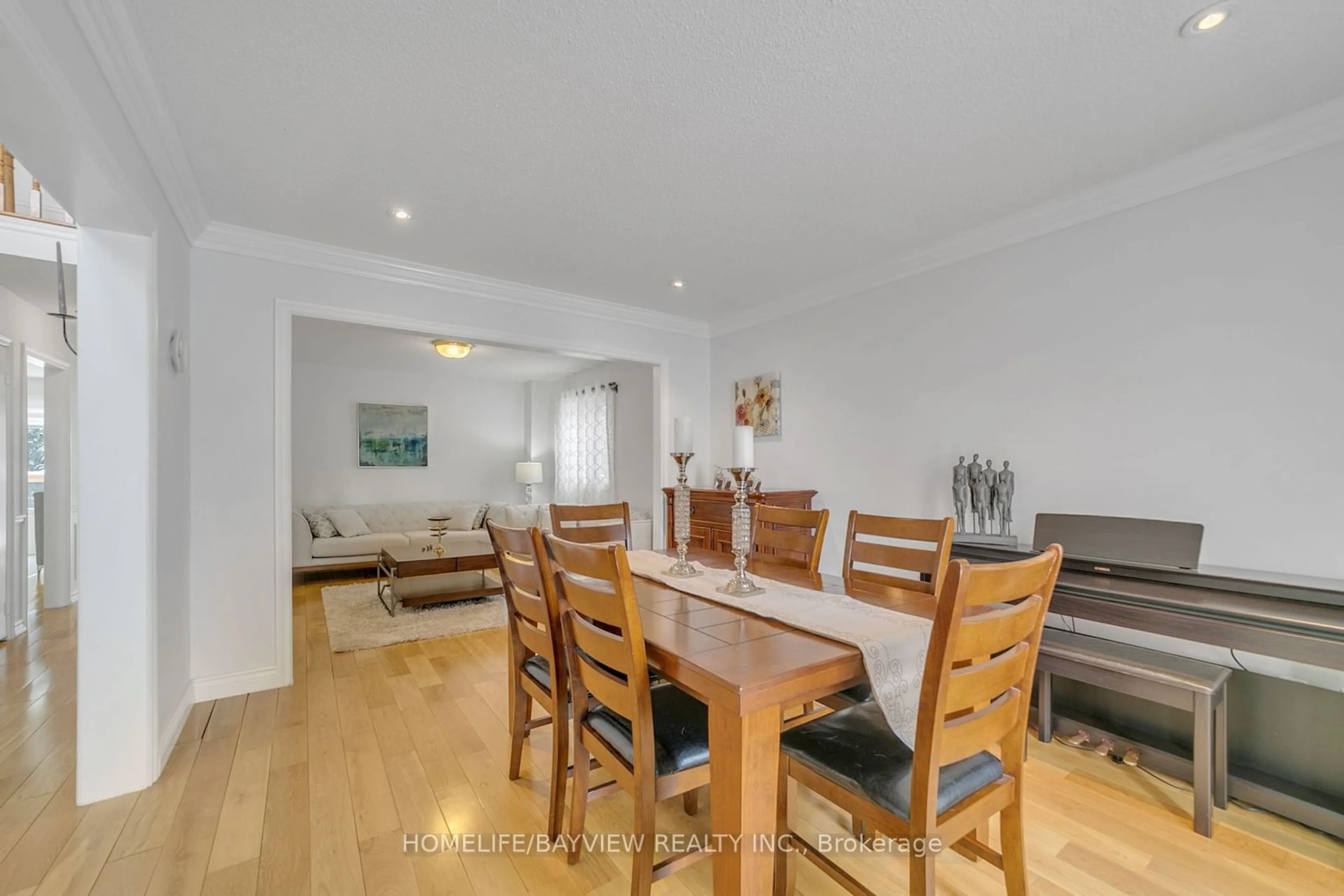 Dining room, wood/laminate floor for 256 Elman Cres, Newmarket Ontario L3Y 7X4