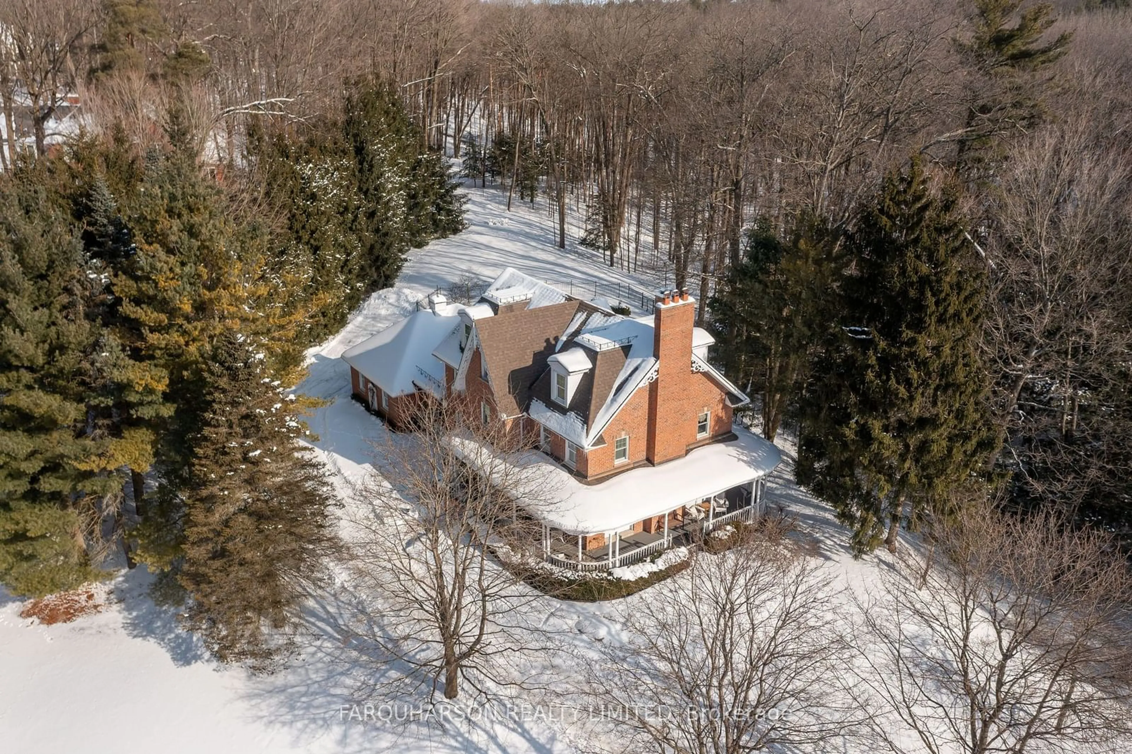 A pic from outside/outdoor area/front of a property/back of a property/a pic from drone, unknown for 28 Greenvalley Circ, Whitchurch-Stouffville Ontario L3Y 4W1