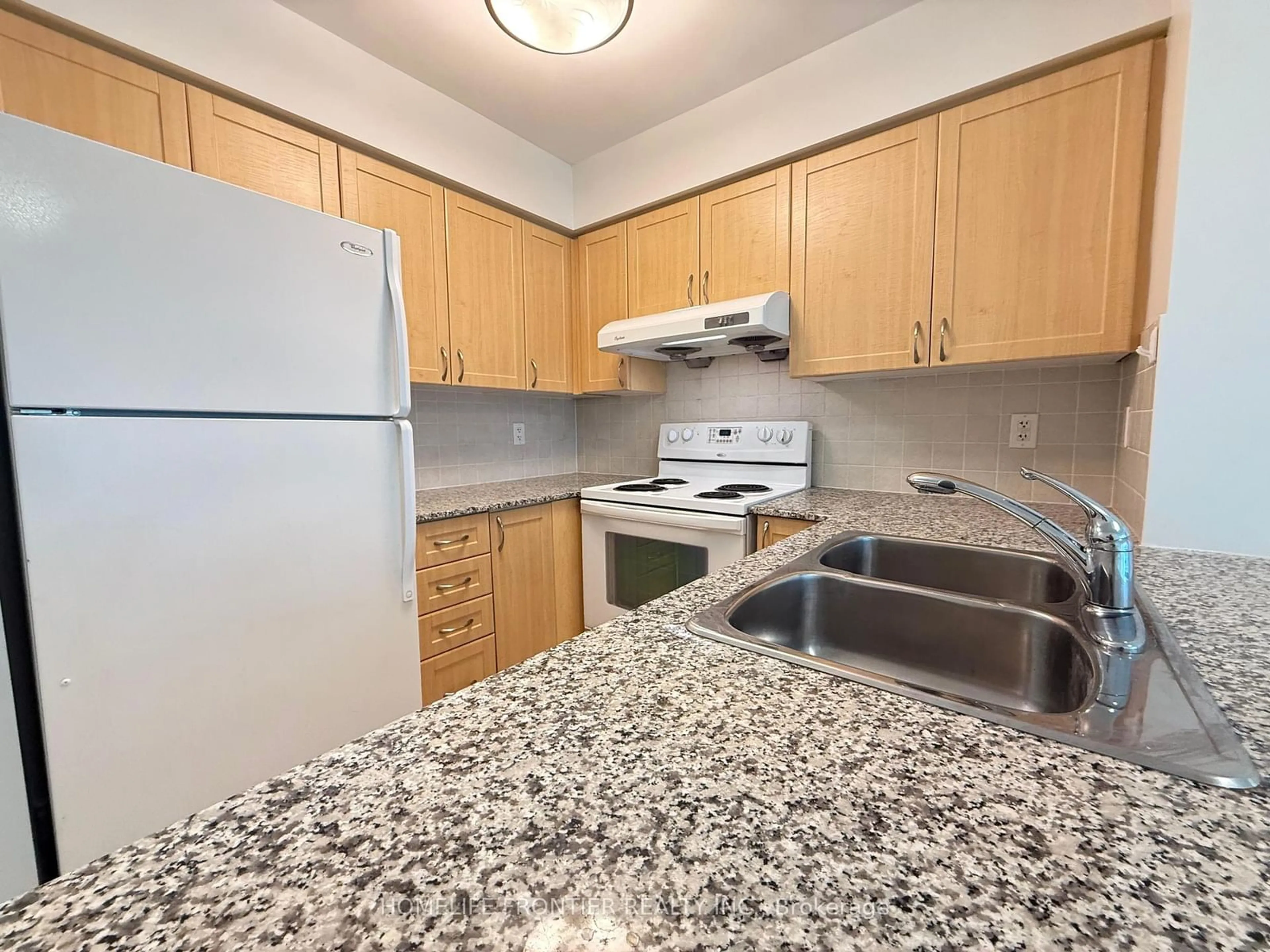 Standard kitchen, unknown for 55 South Town Centre Blvd #705, Markham Ontario L6G 0B3