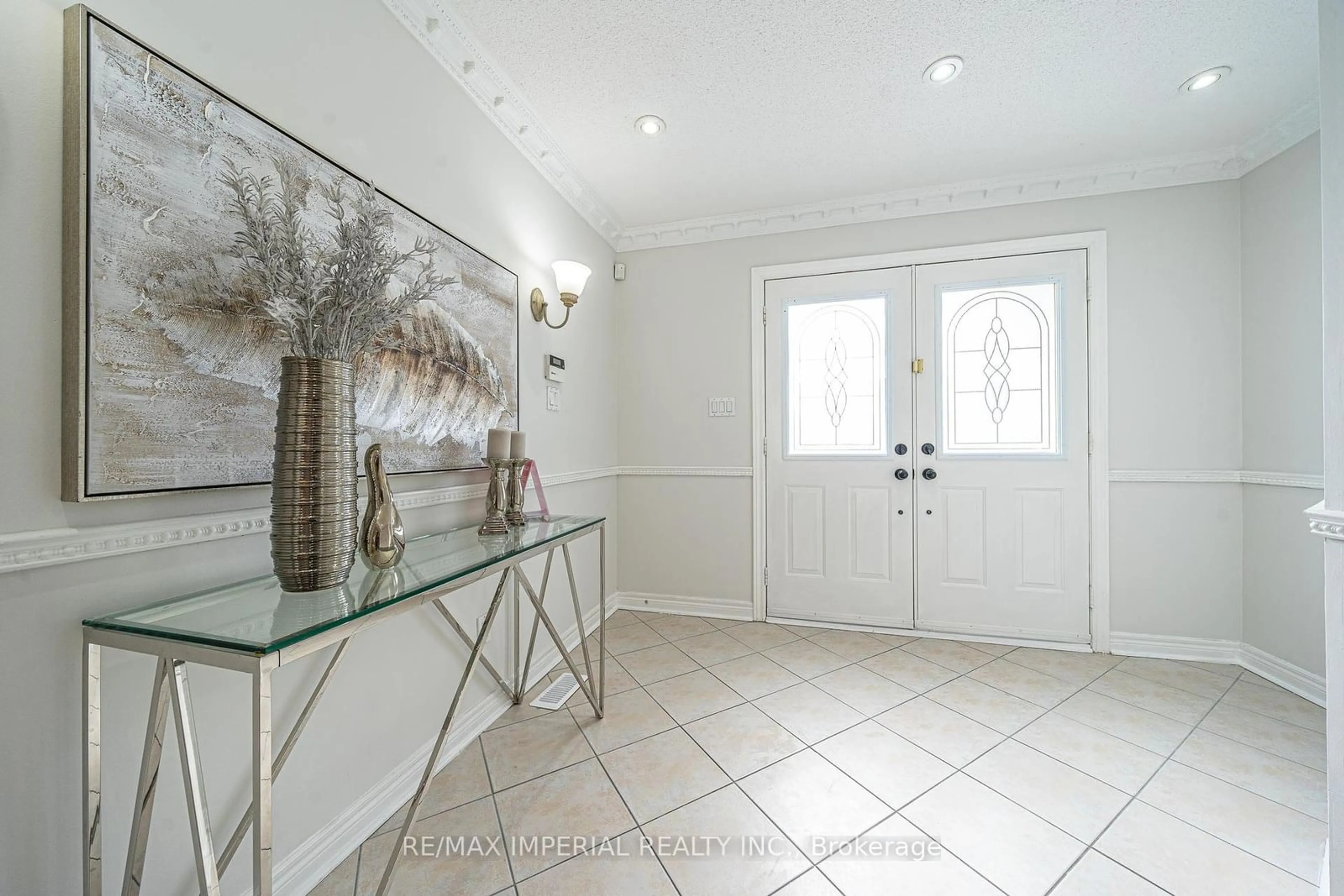 Indoor entryway for 26 Sail Cres, Vaughan Ontario L6A 2Z2