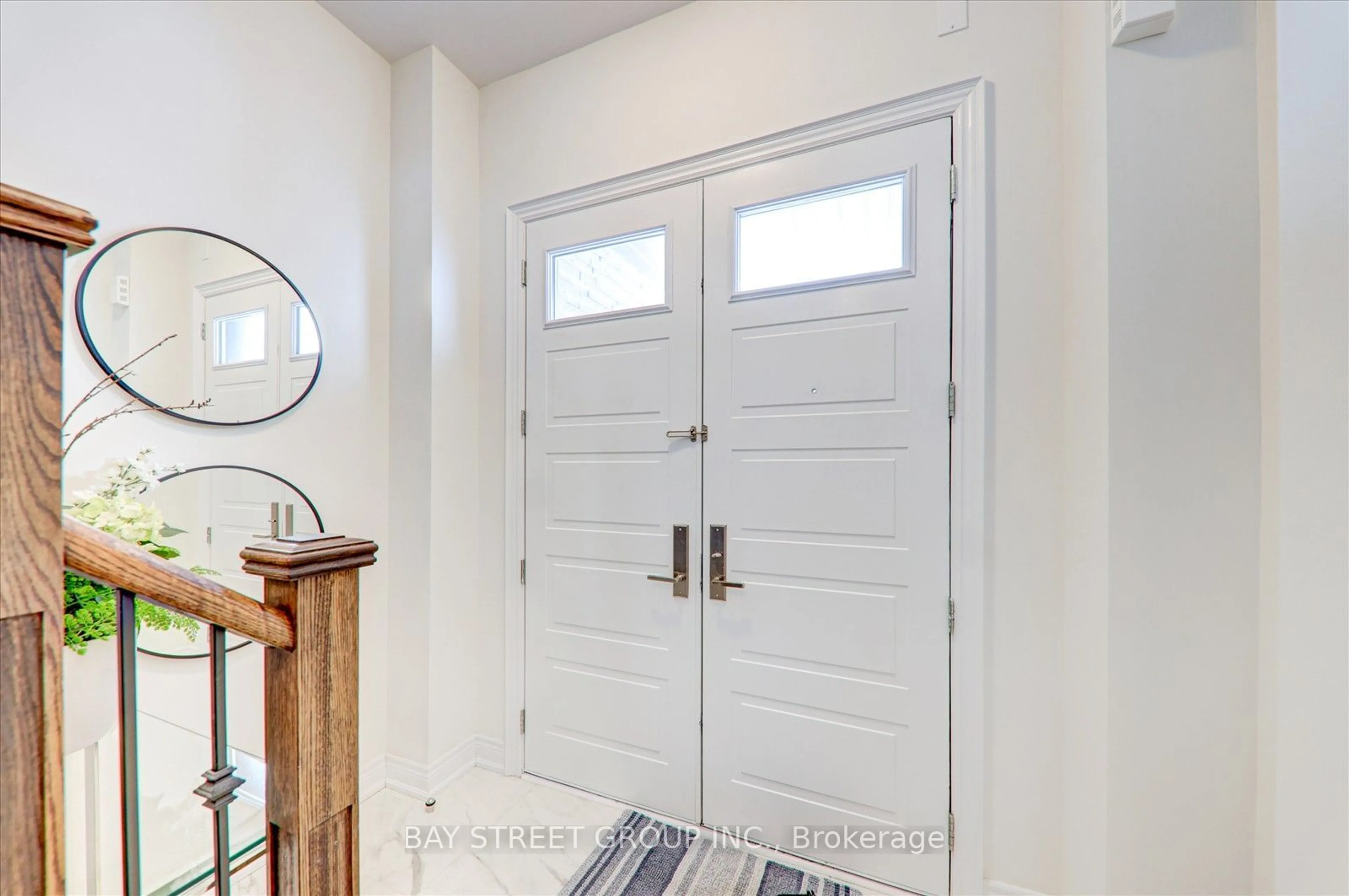 Indoor entryway for 12 SCHMELTZER Cres, Richmond Hill Ontario L4E 1A2