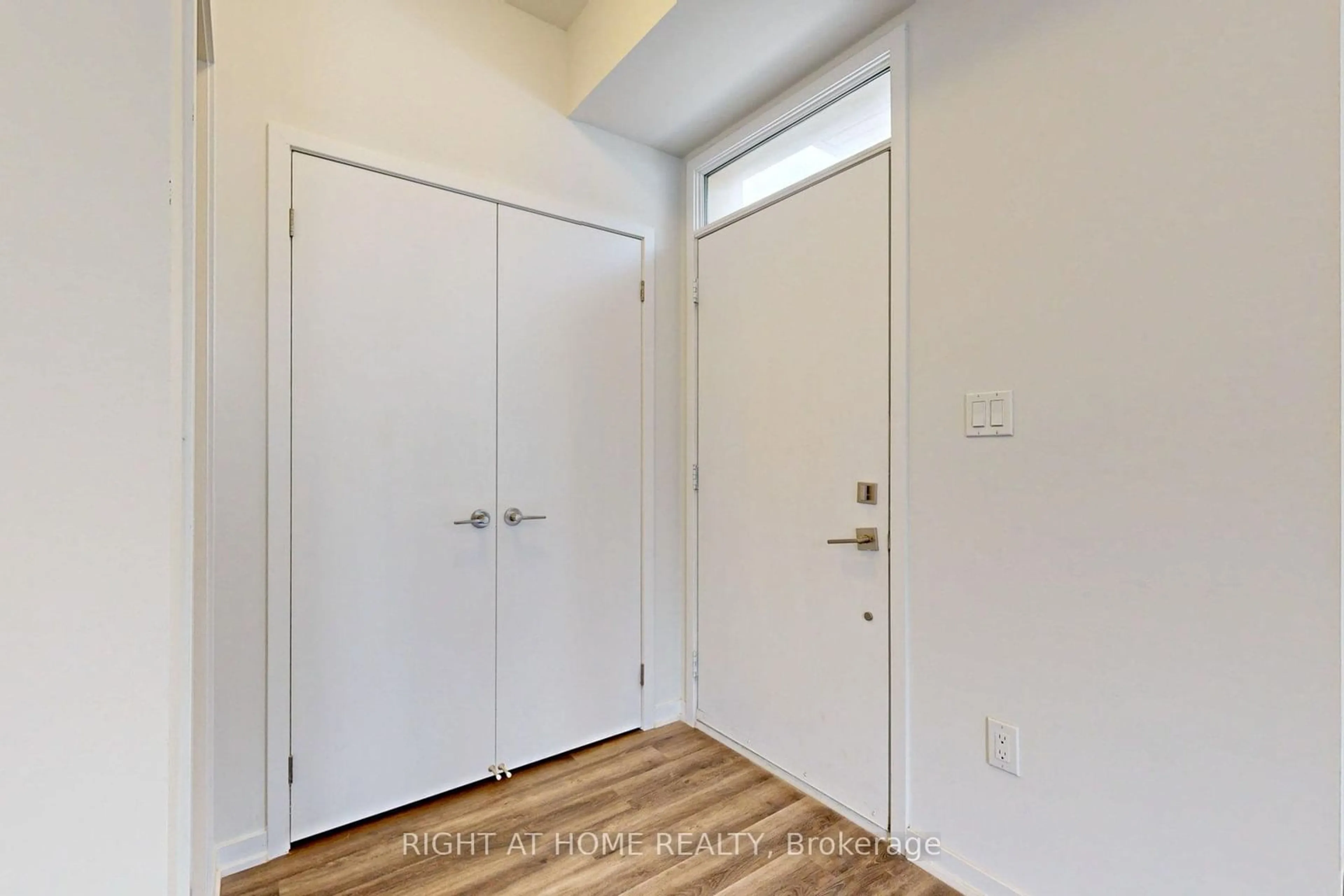 Indoor entryway for 11 Almond Blossom Mews #TH127, Vaughan Ontario L4K 0N7