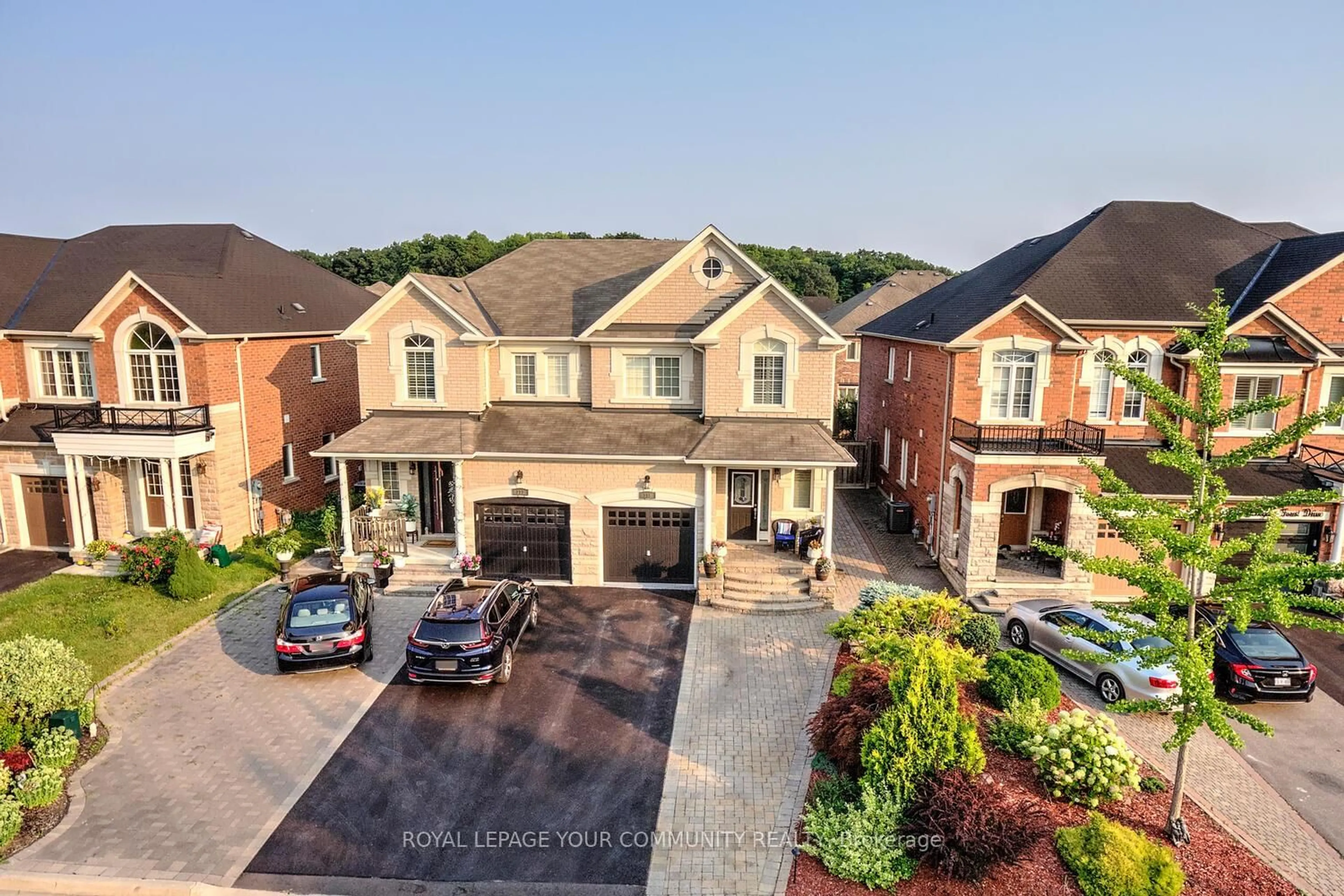 A pic from outside/outdoor area/front of a property/back of a property/a pic from drone, street for 115 Mahogany Forest Dr, Vaughan Ontario L6A 0S5