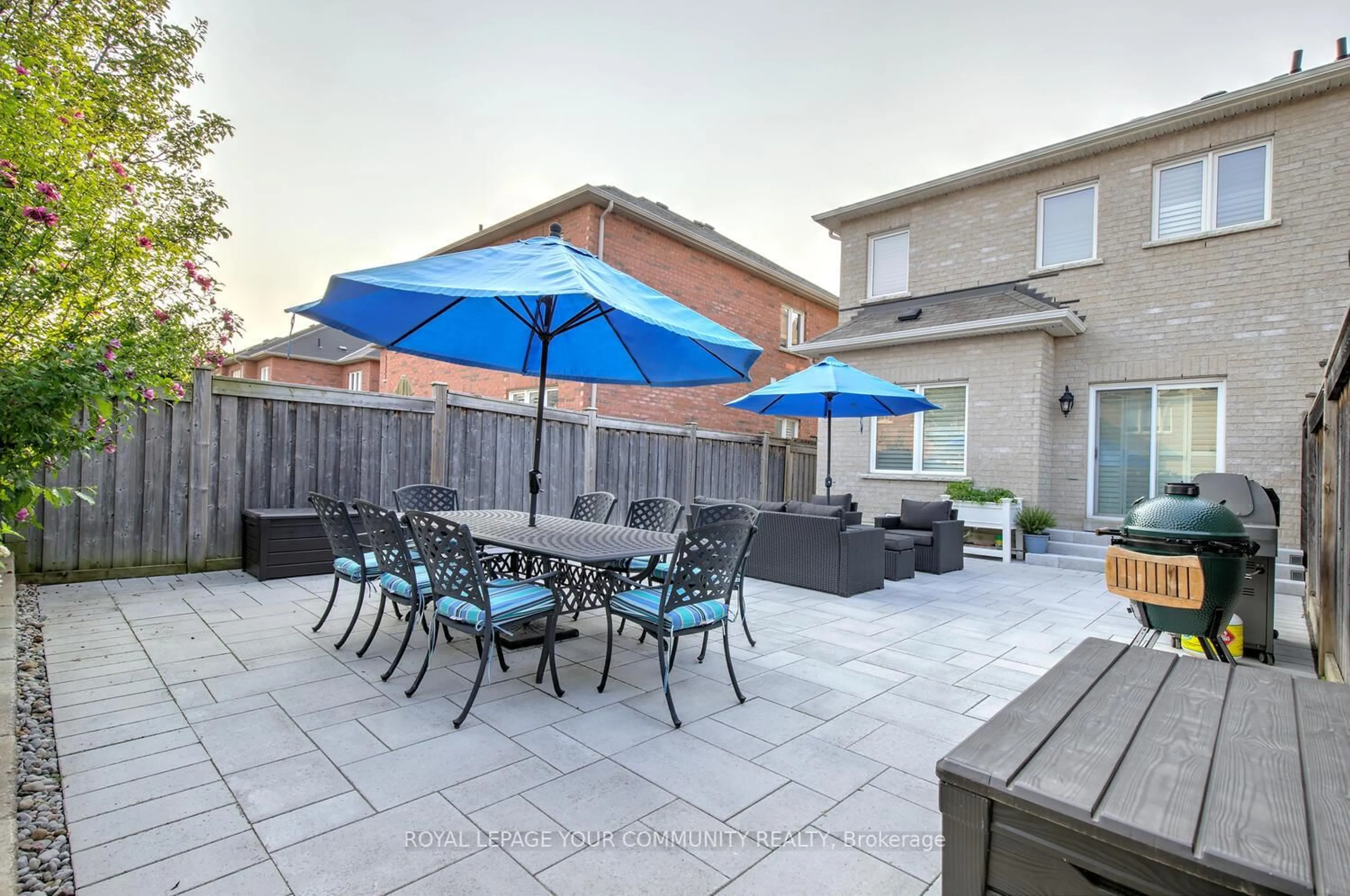 Patio, street for 115 Mahogany Forest Dr, Vaughan Ontario L6A 0S5