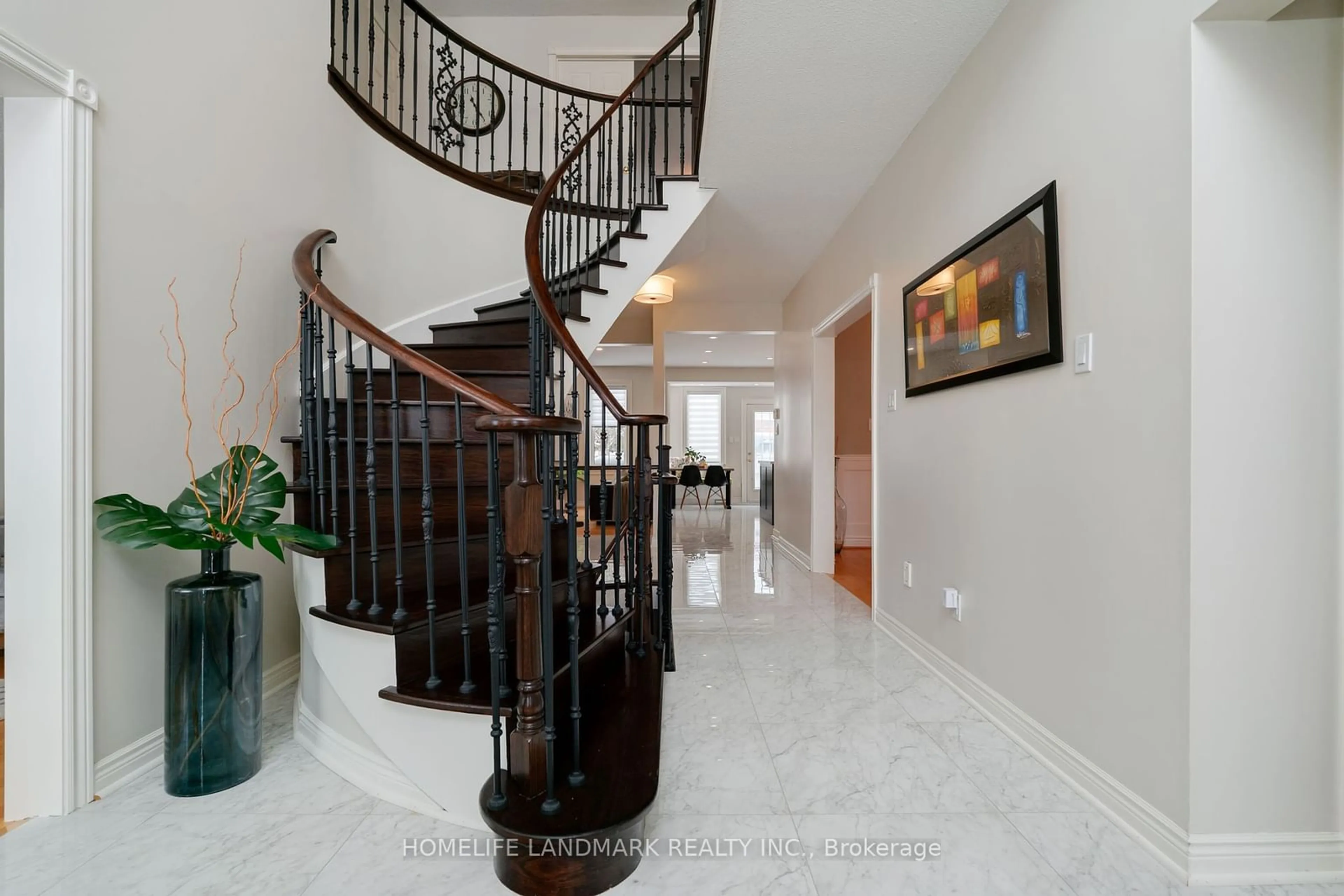 Indoor foyer for 148 Regent St, Richmond Hill Ontario L4C 9N9