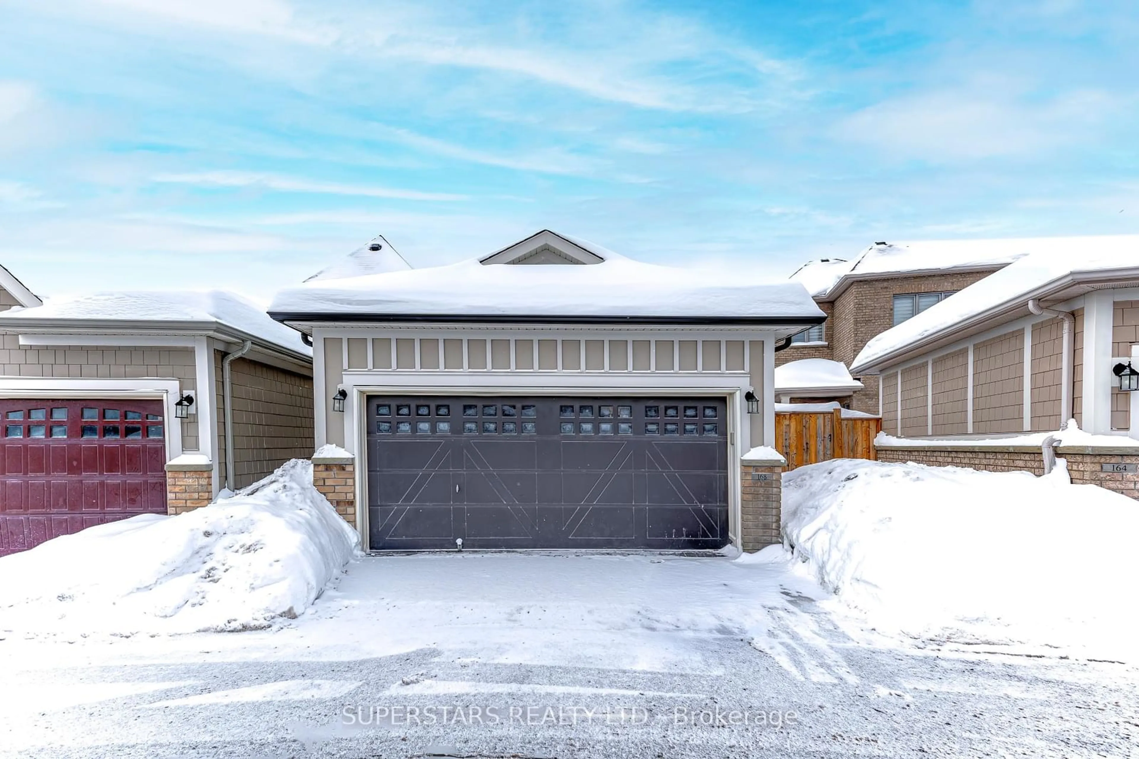 Indoor garage for 168 Paradelle Dr, Richmond Hill Ontario L4E 1E7