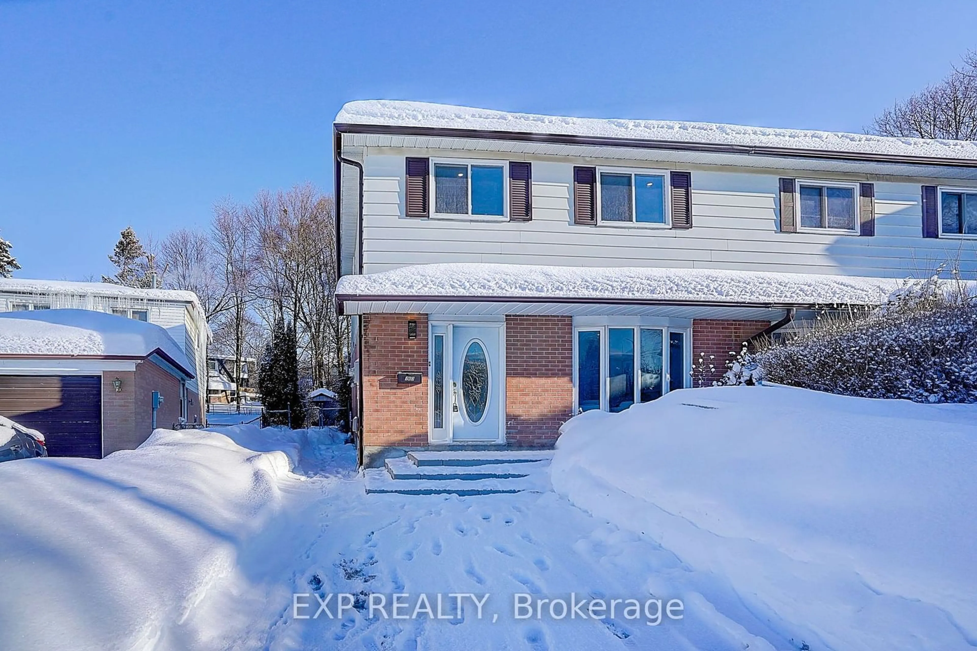 A pic from outside/outdoor area/front of a property/back of a property/a pic from drone, street for 763 Beman Dr, Newmarket Ontario L3Y 4Z4