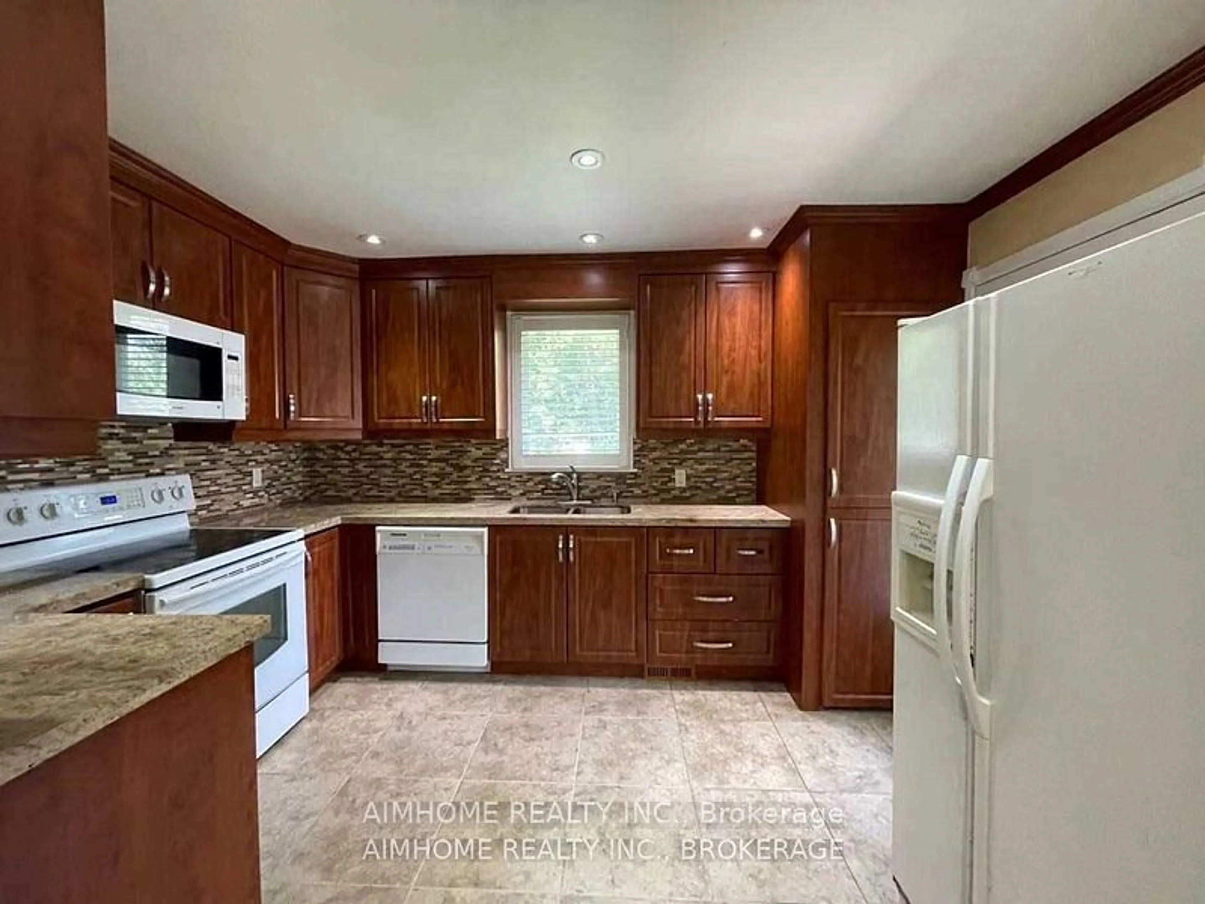 Standard kitchen, ceramic/tile floor for 75 Harding Blvd, Richmond Hill Ontario L4C 1S7