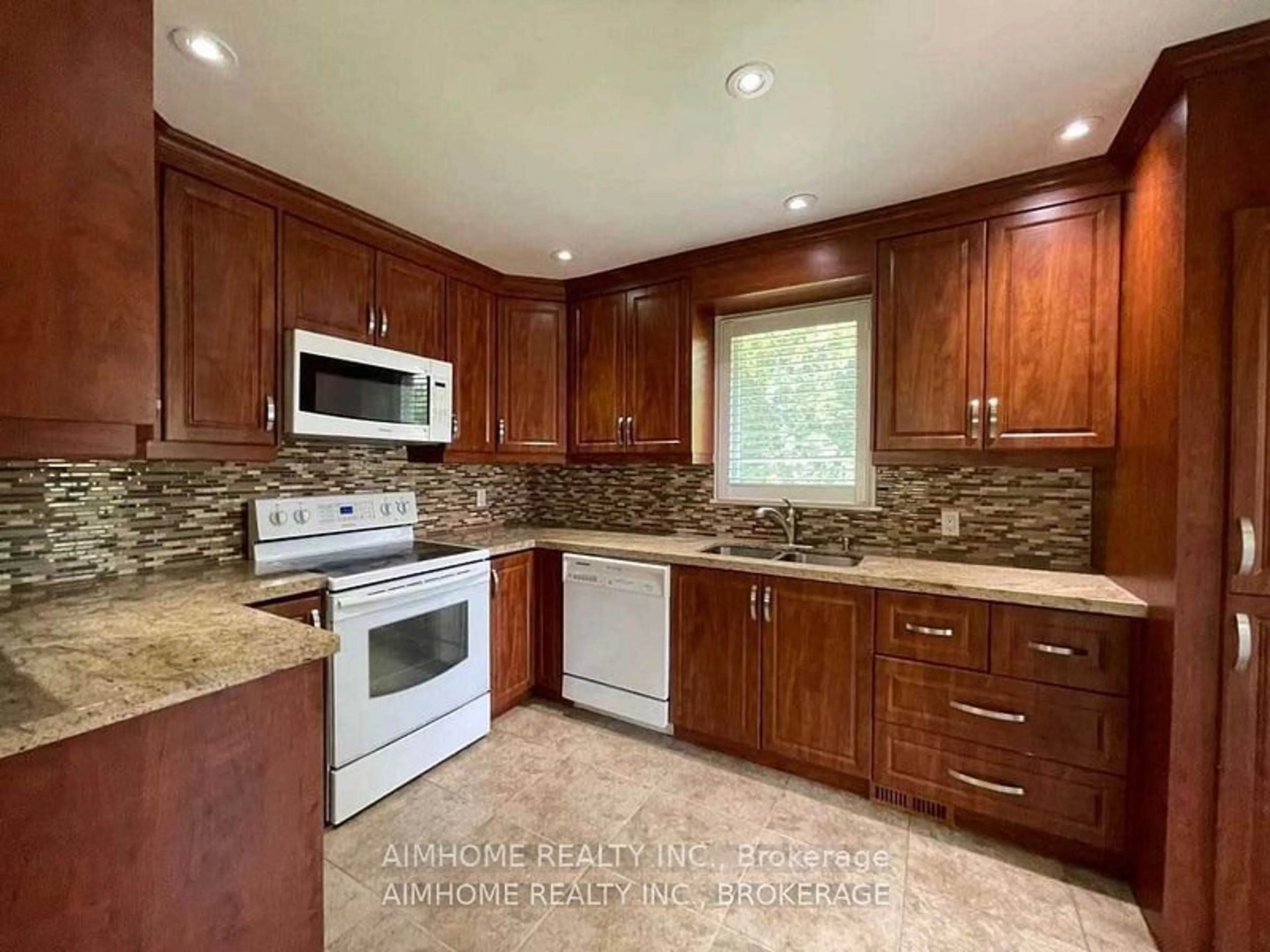 Standard kitchen, ceramic/tile floor for 75 Harding Blvd, Richmond Hill Ontario L4C 1S7