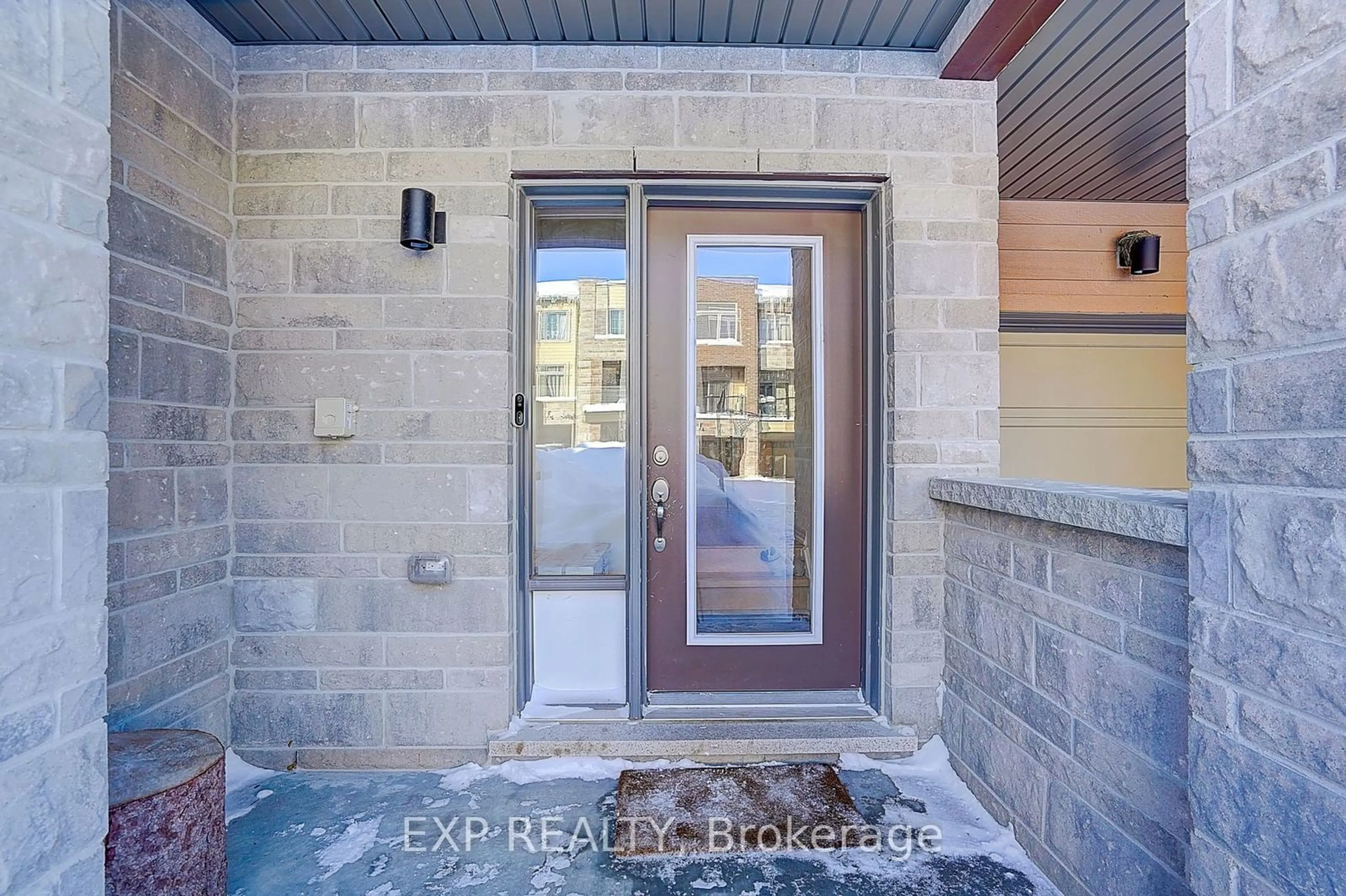 Indoor entryway for 237 Vivant St, Newmarket Ontario L3X 0K9